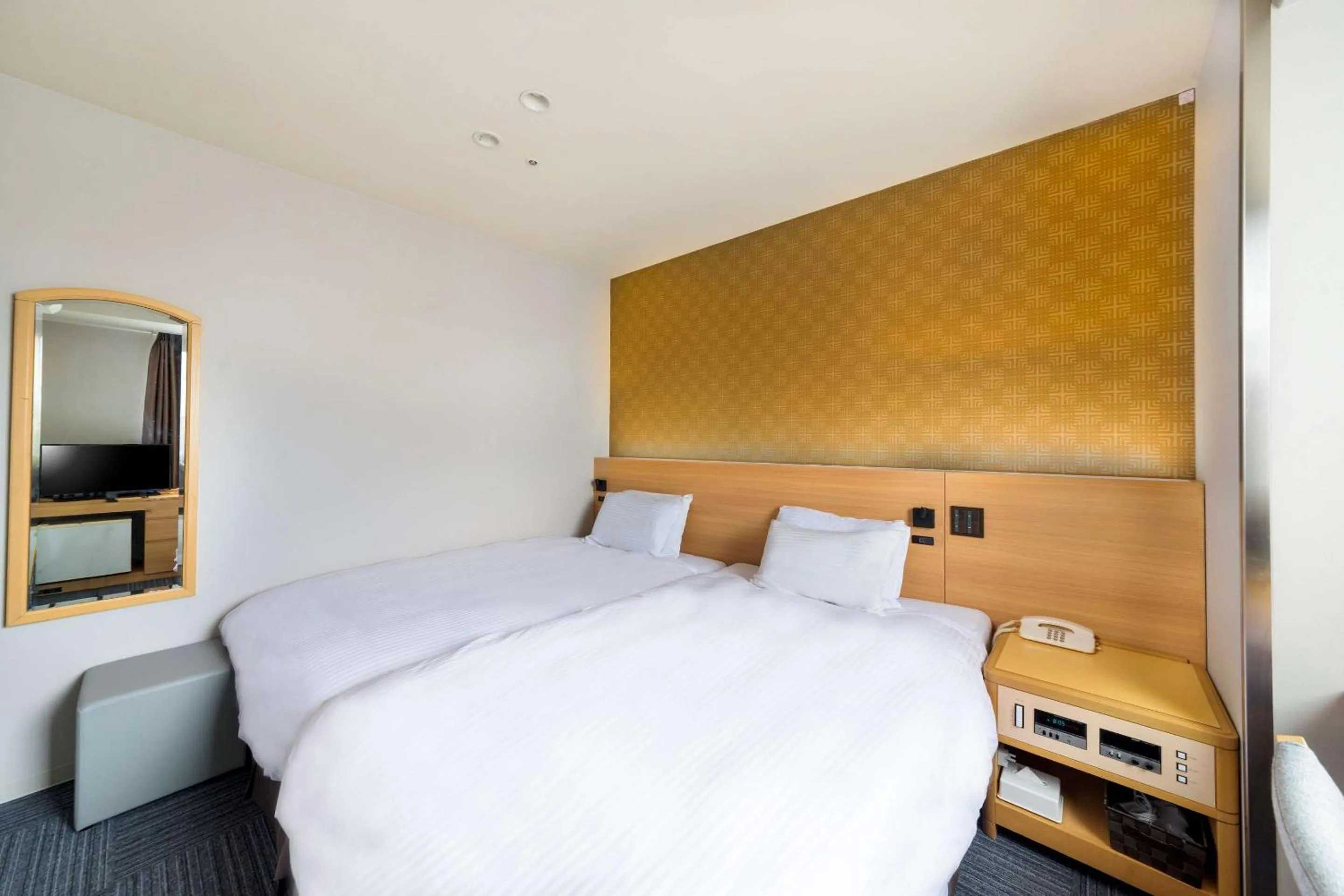 Bedroom in SureStay Plus Hotel by Best Western Shin-Osaka