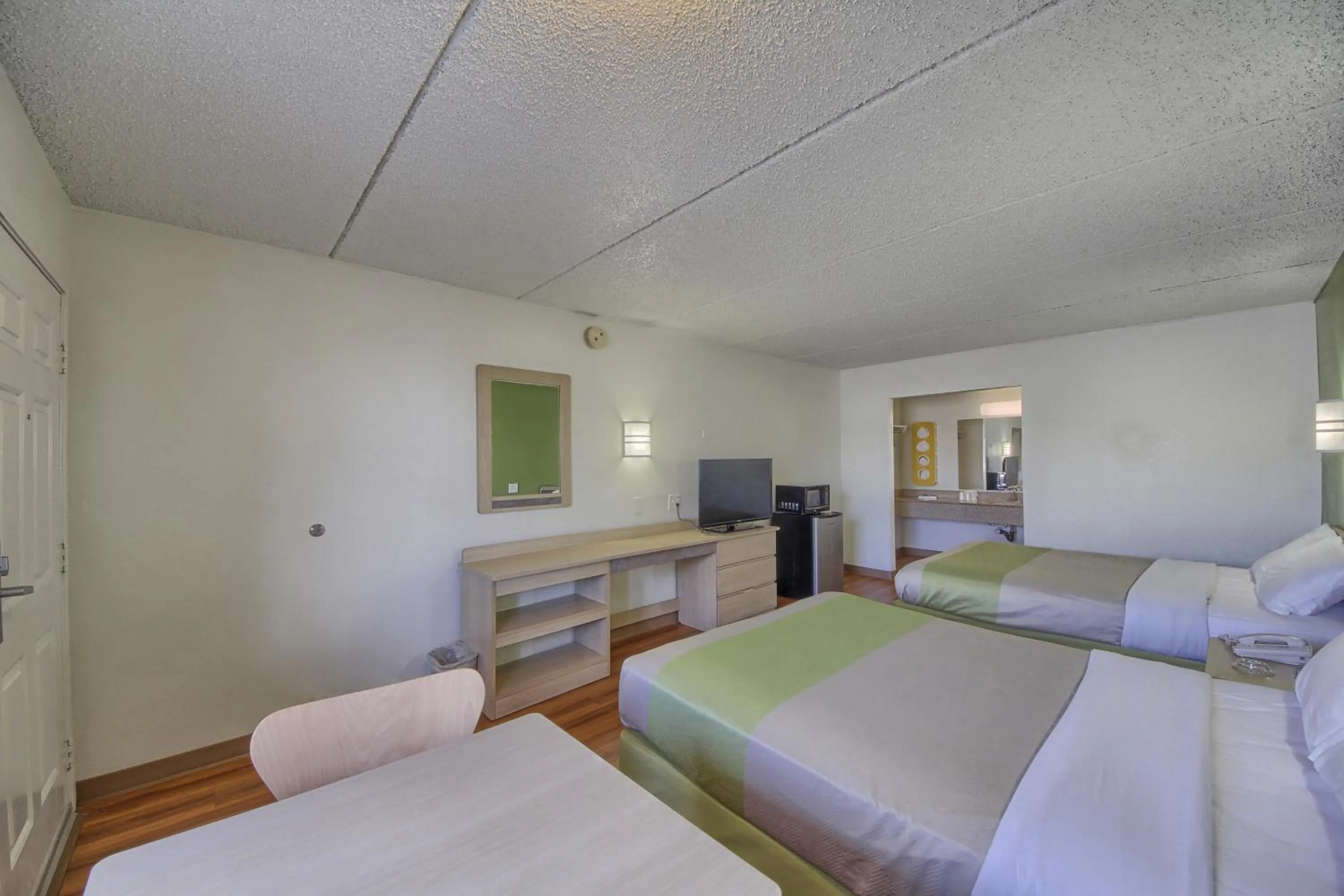 Bedroom, Bed in Motel 6-San Antonio, TX - Northwest Medical Center