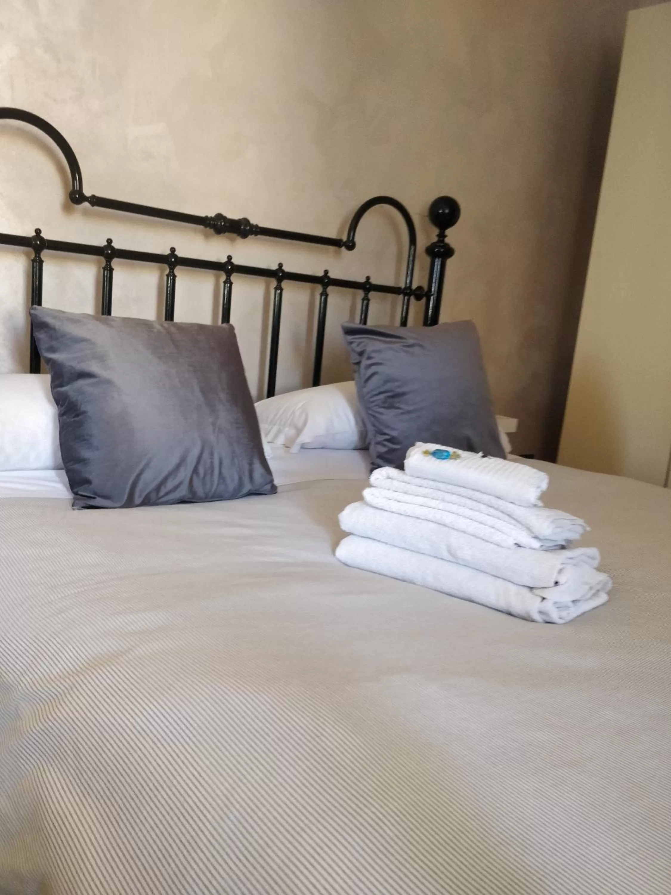 Bed in Guest House Alifla'