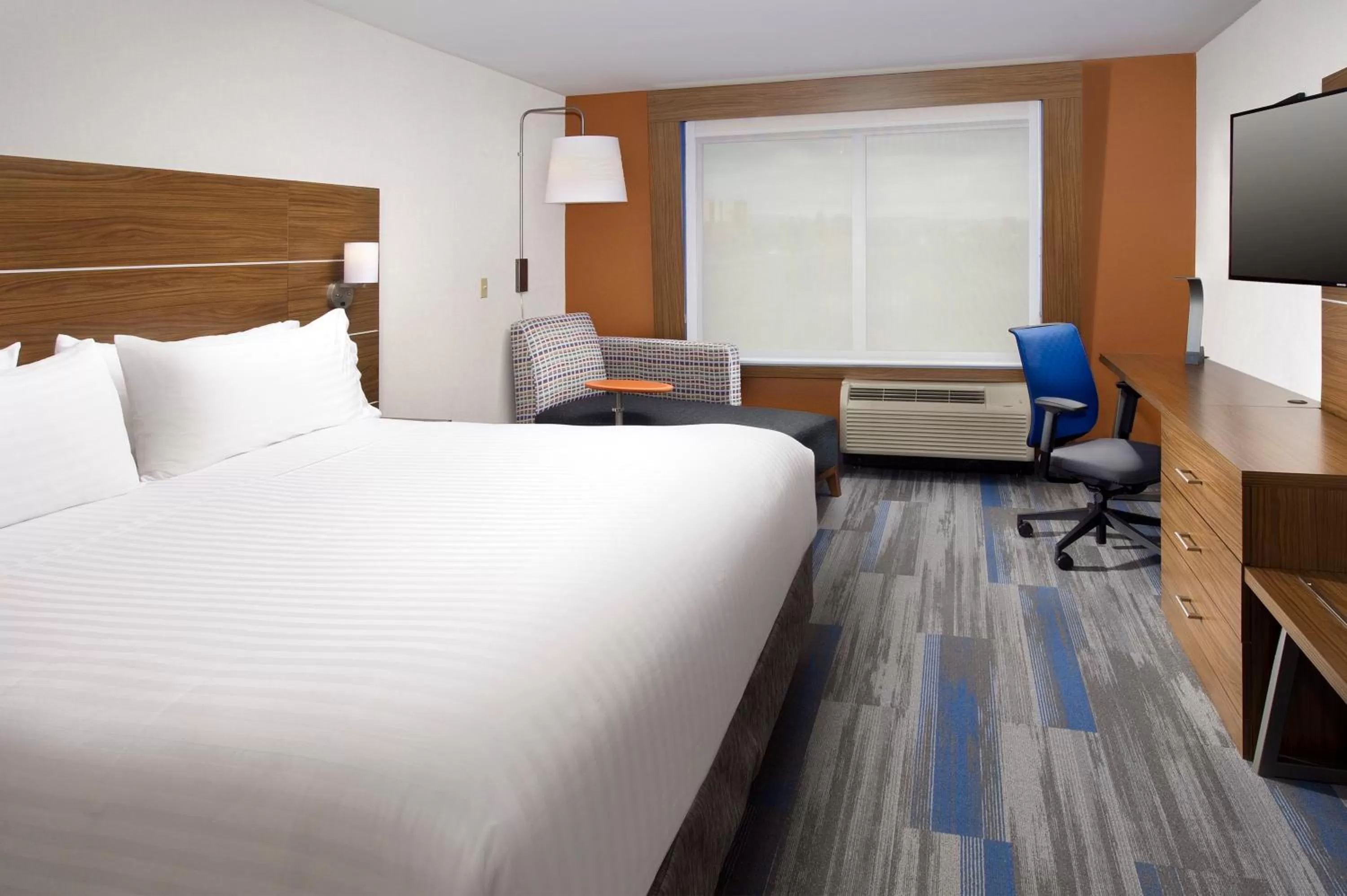 Photo of the whole room, Bed in Holiday Inn Express & Suites by IHG Altoona by IHG