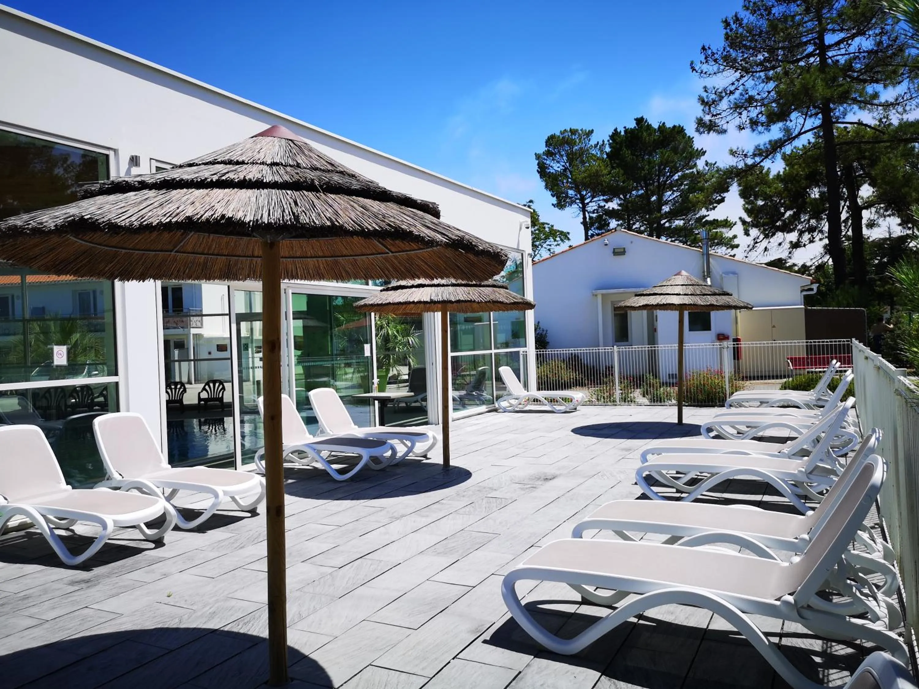 Patio in Vent d'Eden Park Hôtel