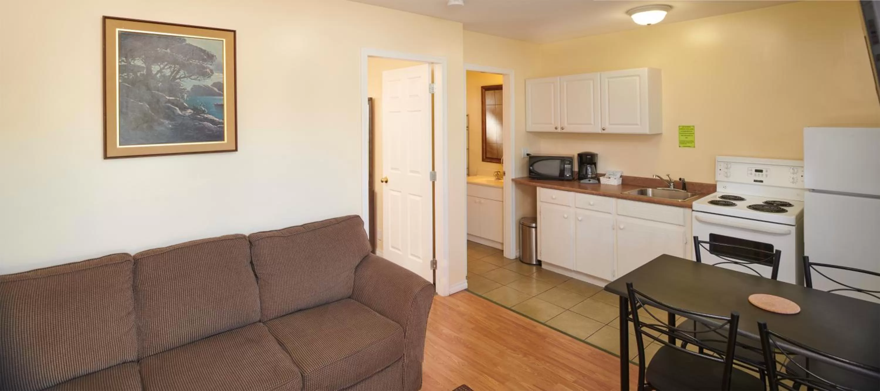 Bathroom, Kitchen/Kitchenette in Black Sea Motel