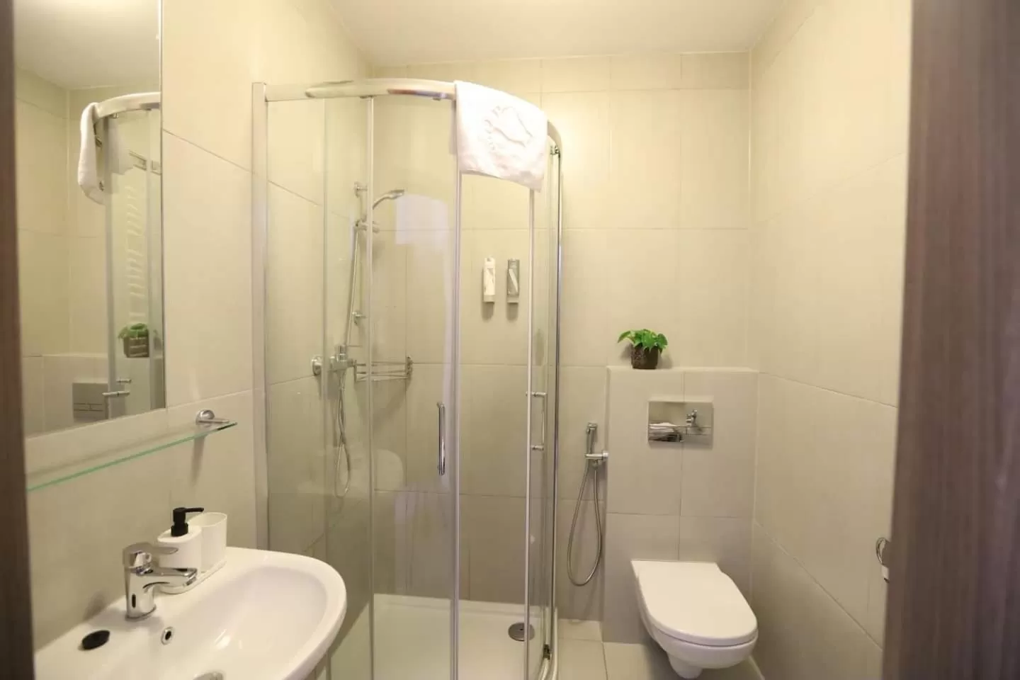 Shower in DReAM Garden Palace