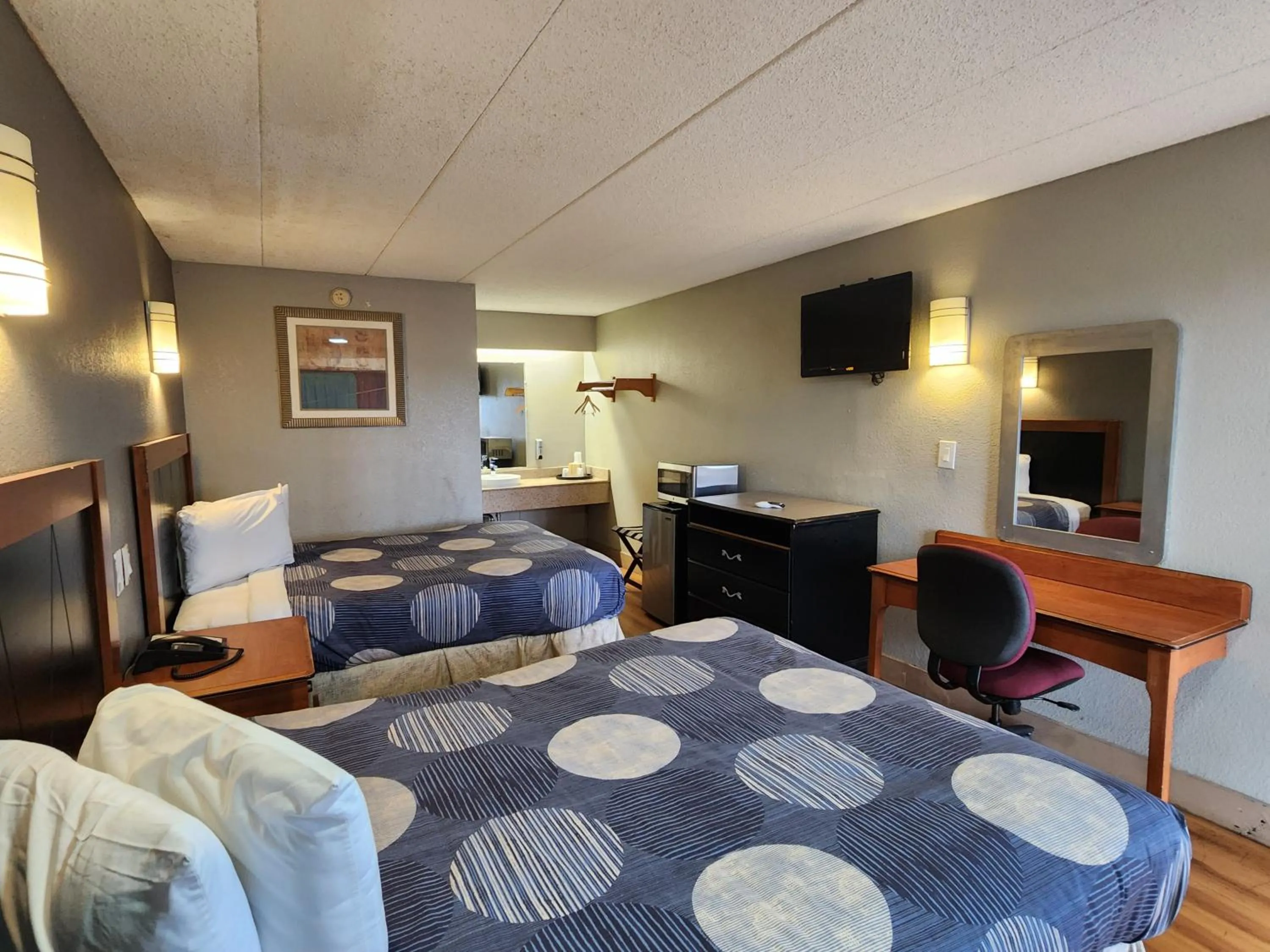 Photo of the whole room, Bed in Americas Best Value Inn and Suites Little Rock