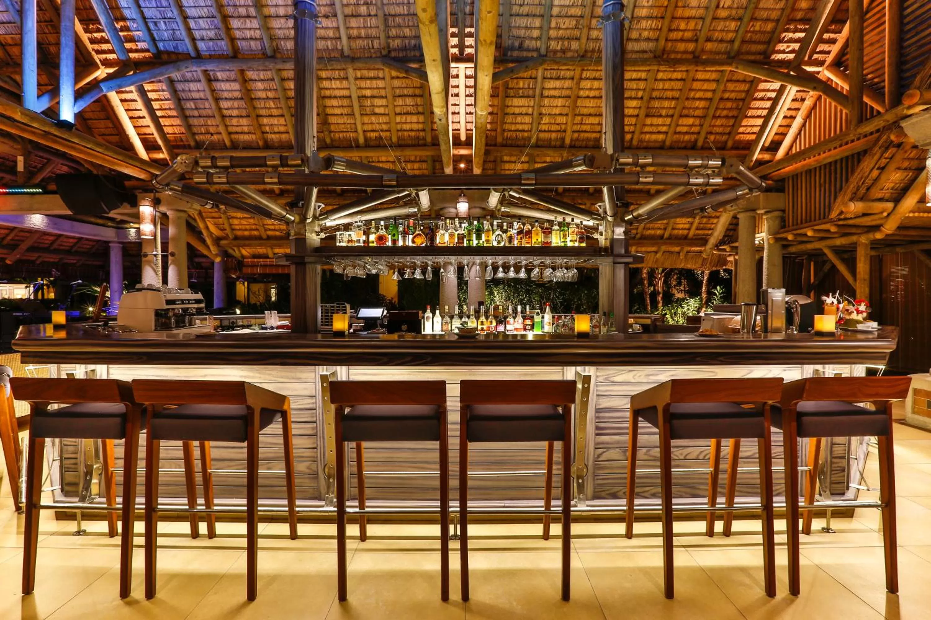 Lounge or bar in Sands Suites Resort & Spa