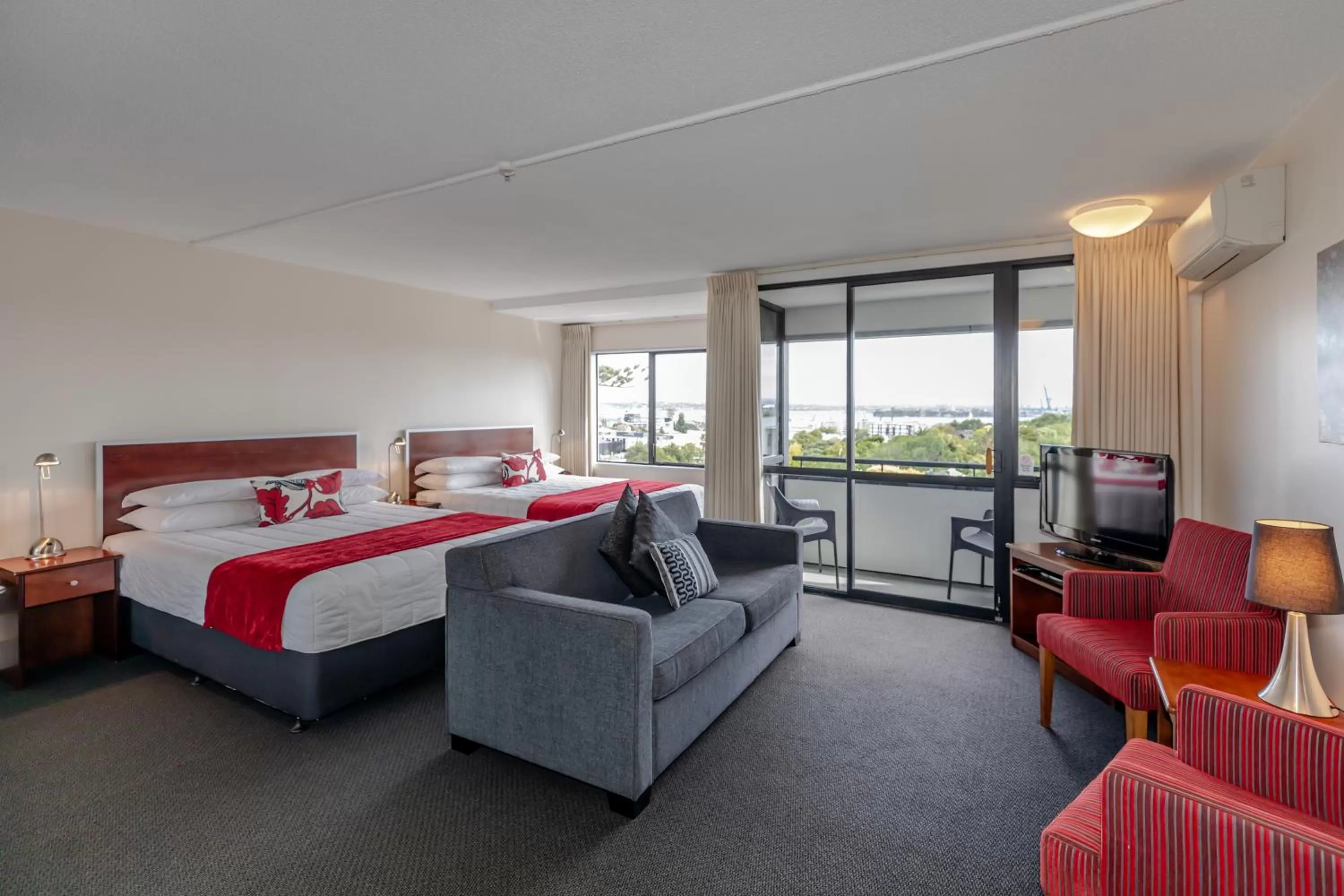 Living room, Bed in The Parnell Hotel & Conference Centre