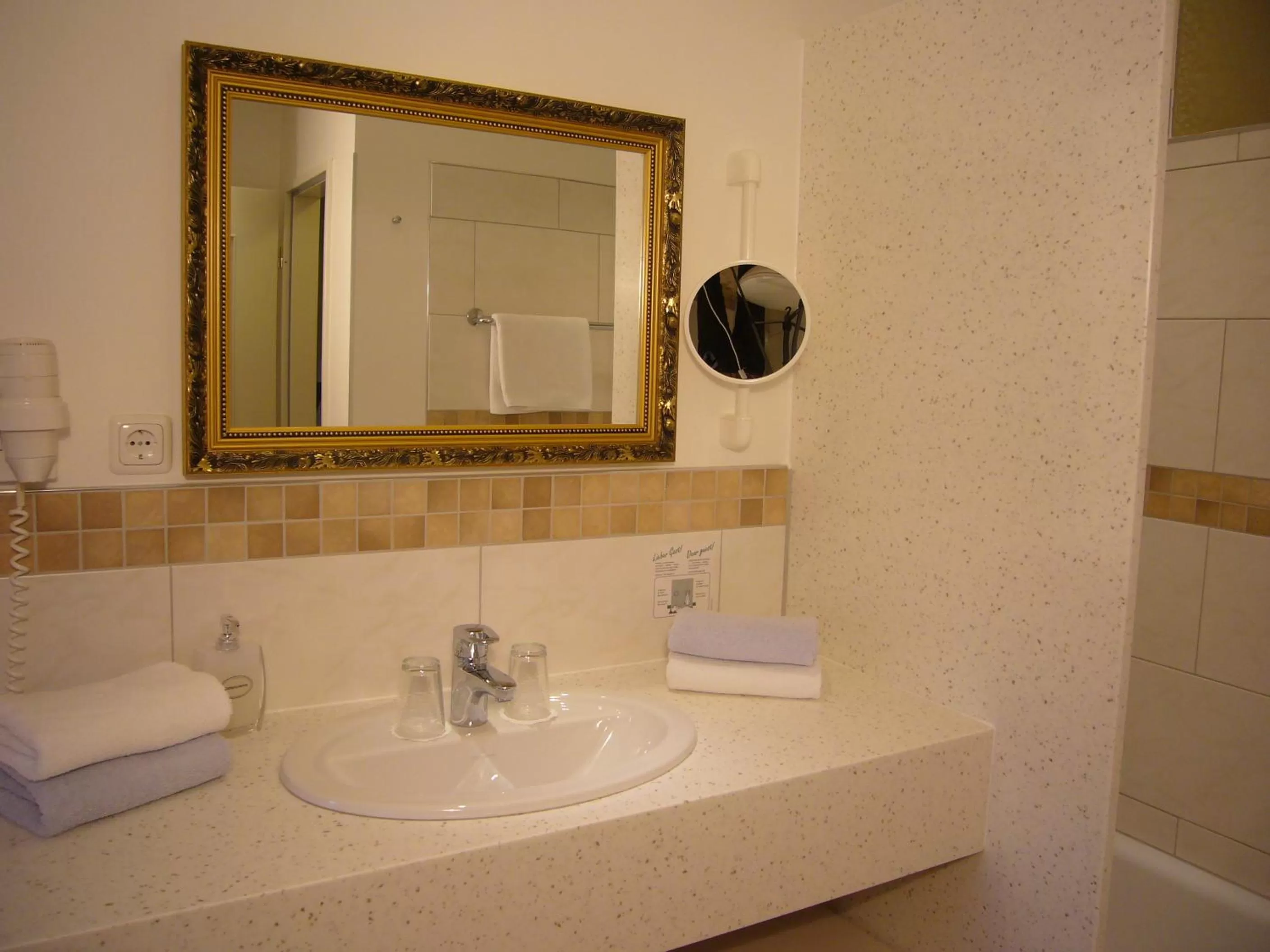 Bathroom in Klassik Hotel am Tor