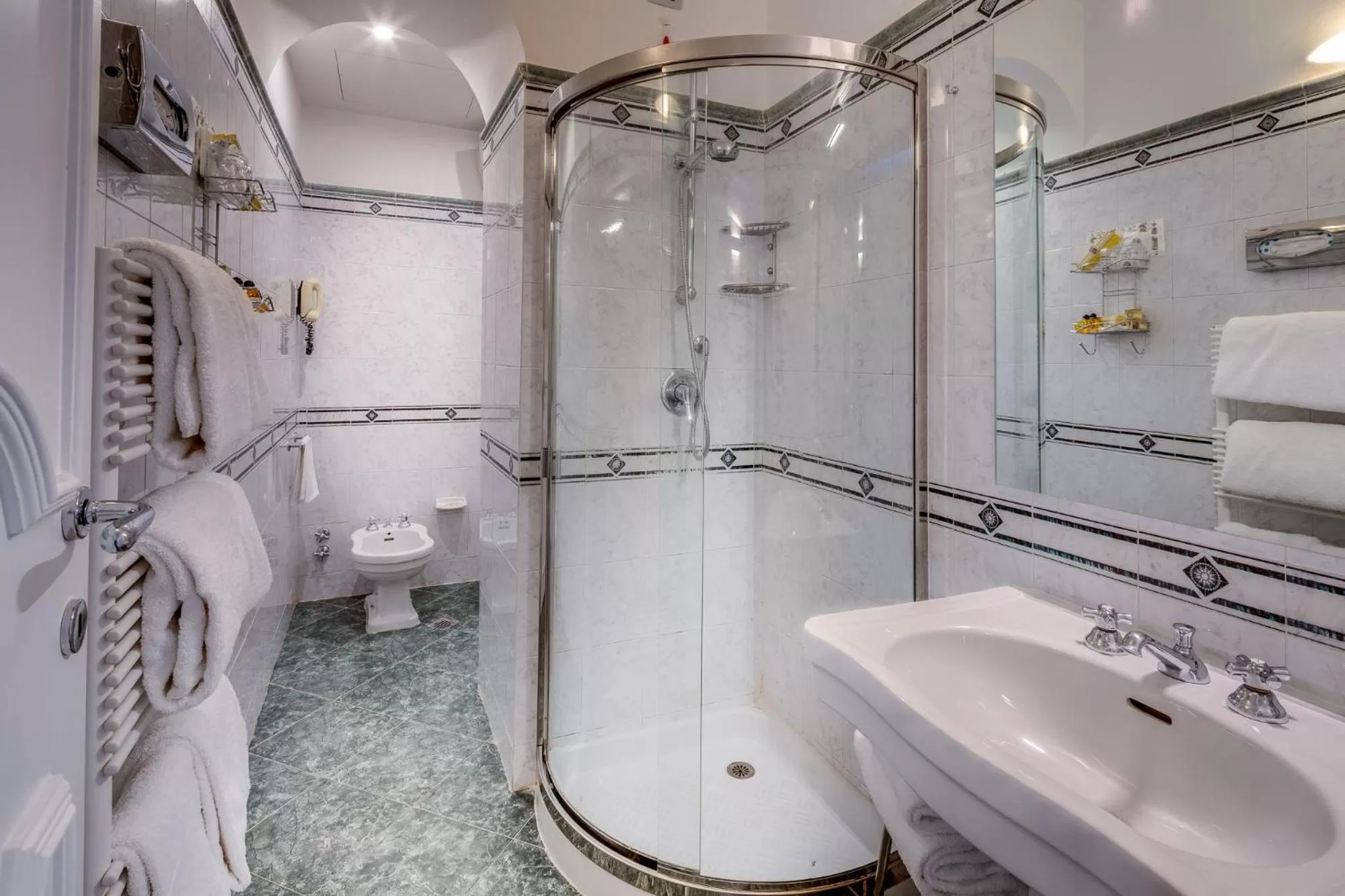 Shower in Hotel Roma