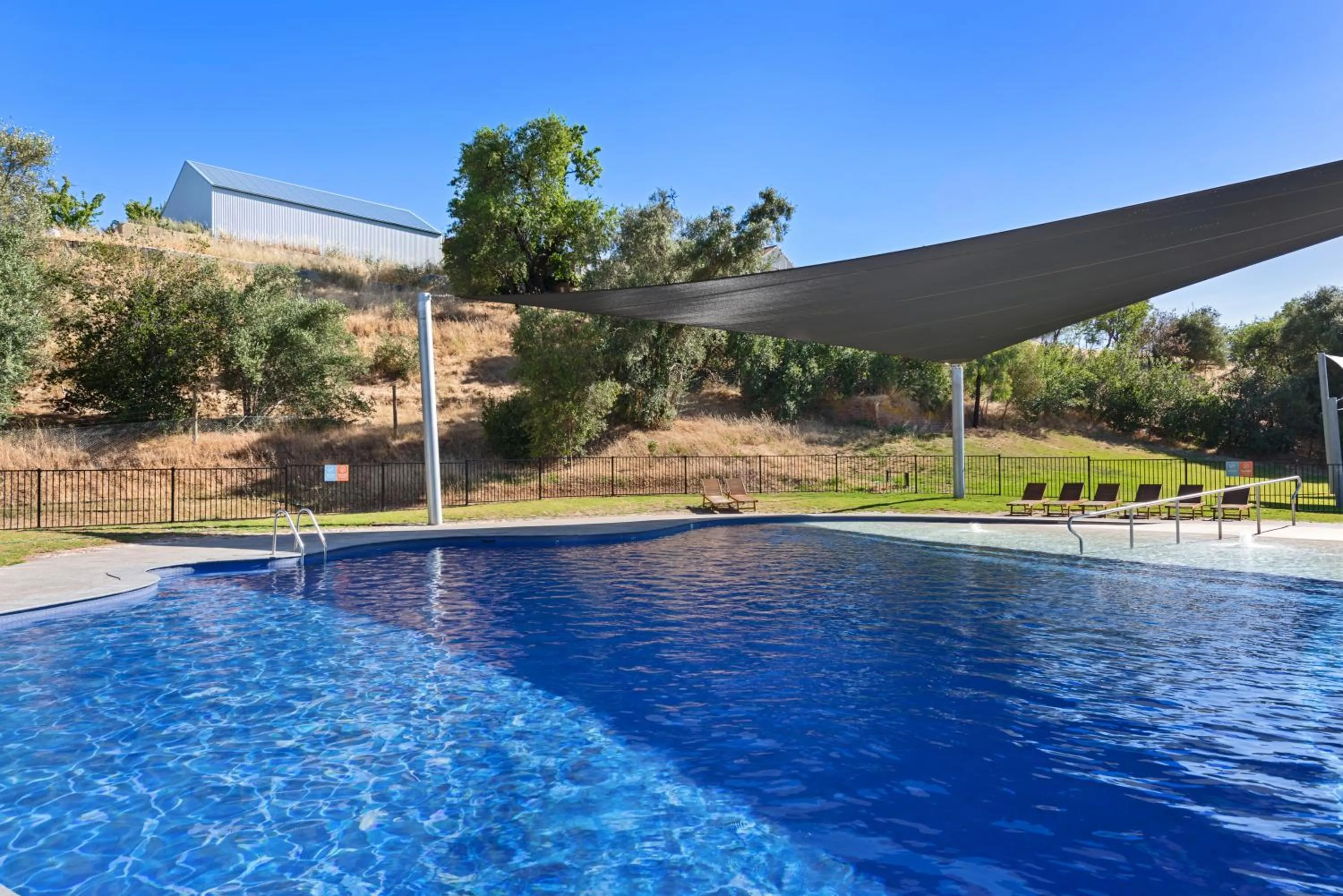 Swimming pool in Discovery Parks - Barossa Valley