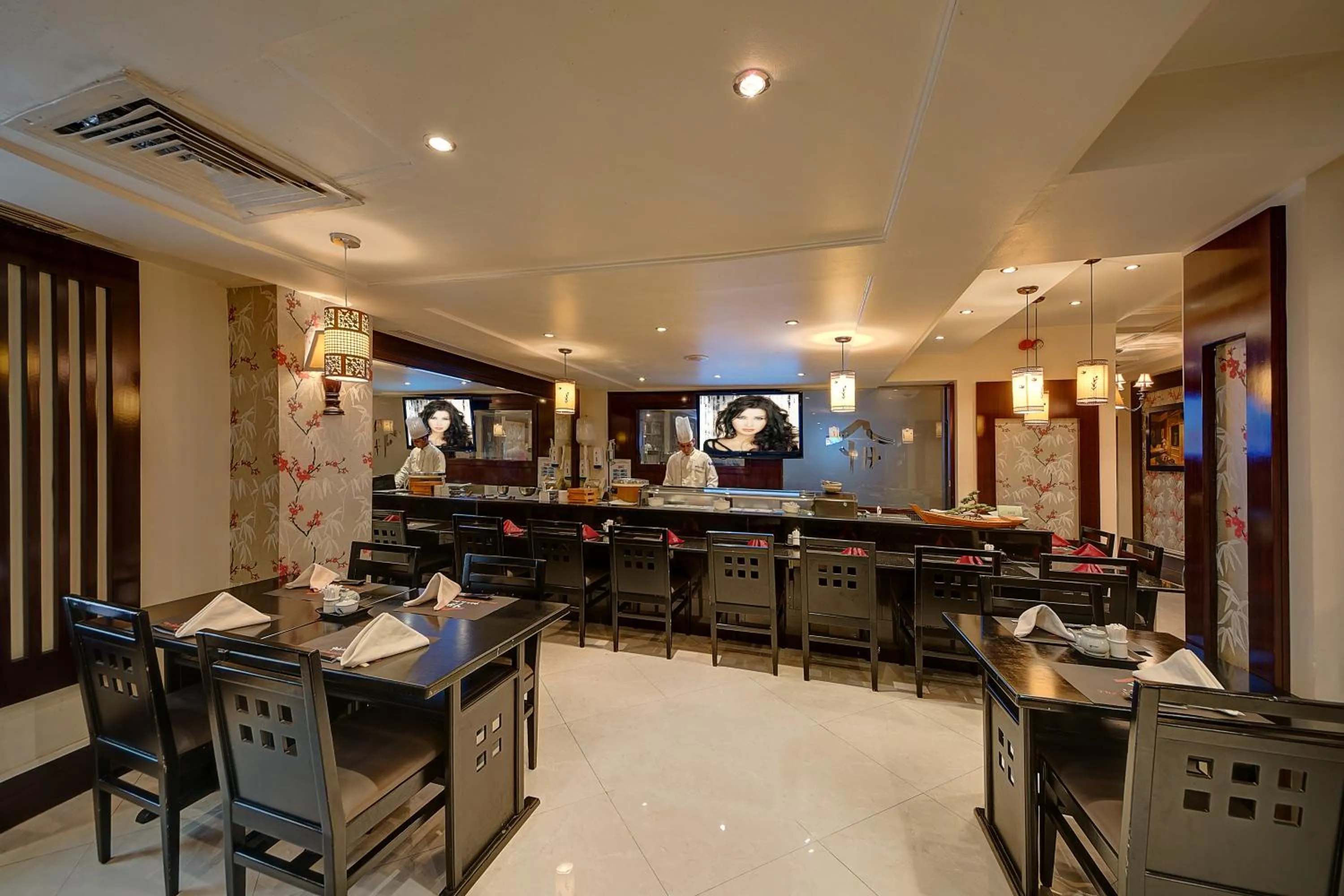 Restaurant/places to eat in Ascot Hotel