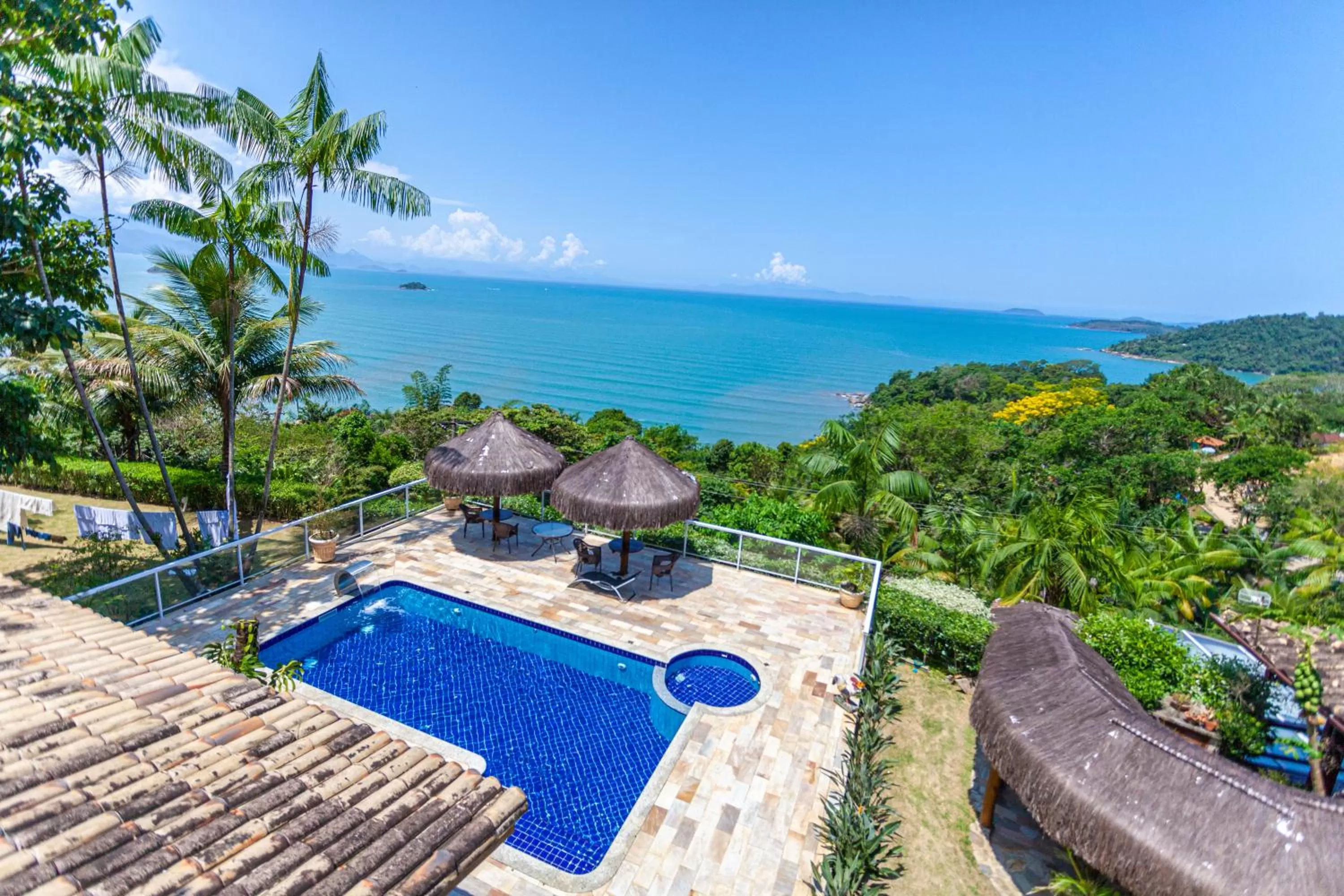 Swimming pool in Pousada Recanto de Paraty