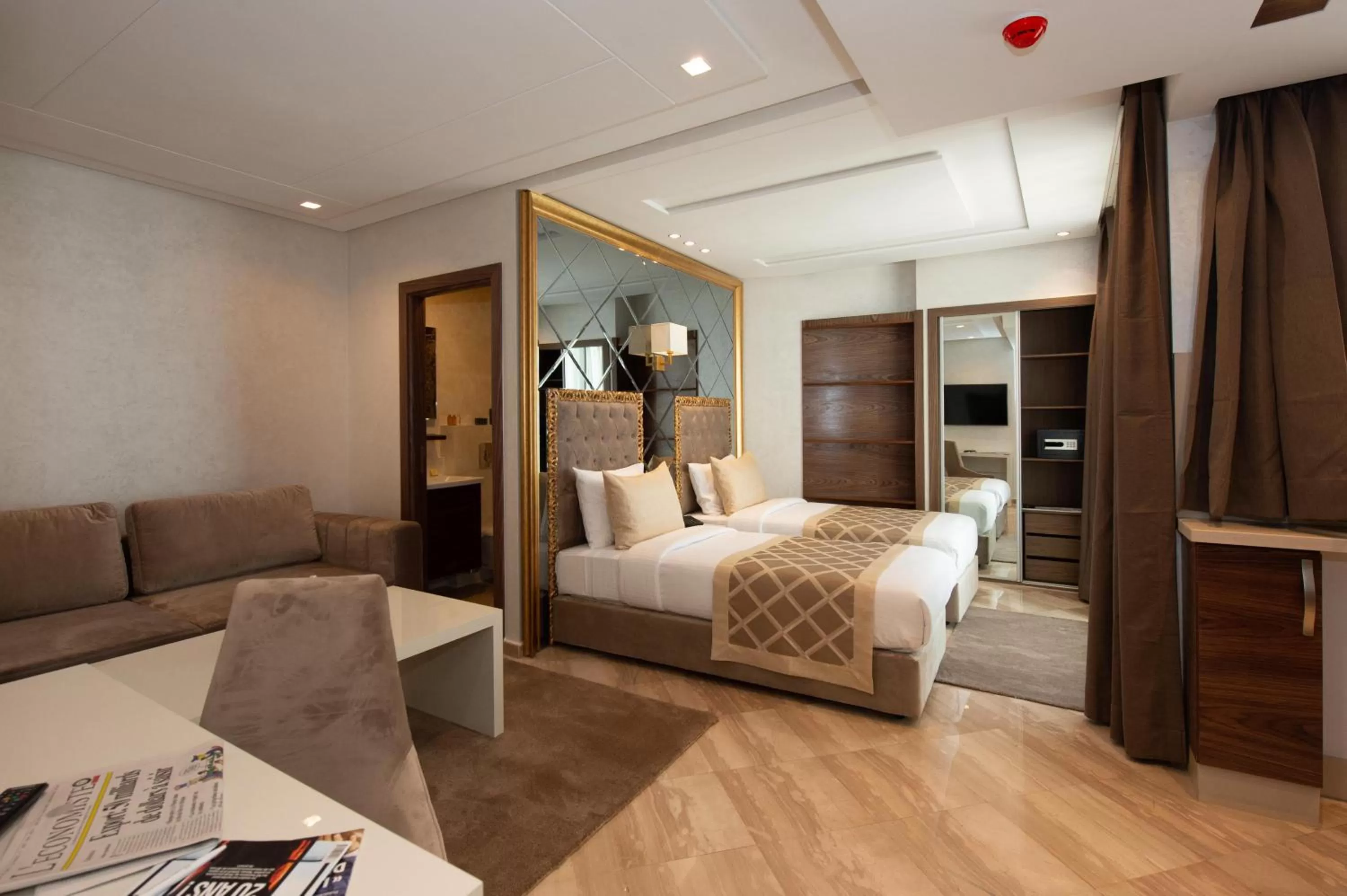 Photo of the whole room, Bed in Suite Hotel Casa Diamond