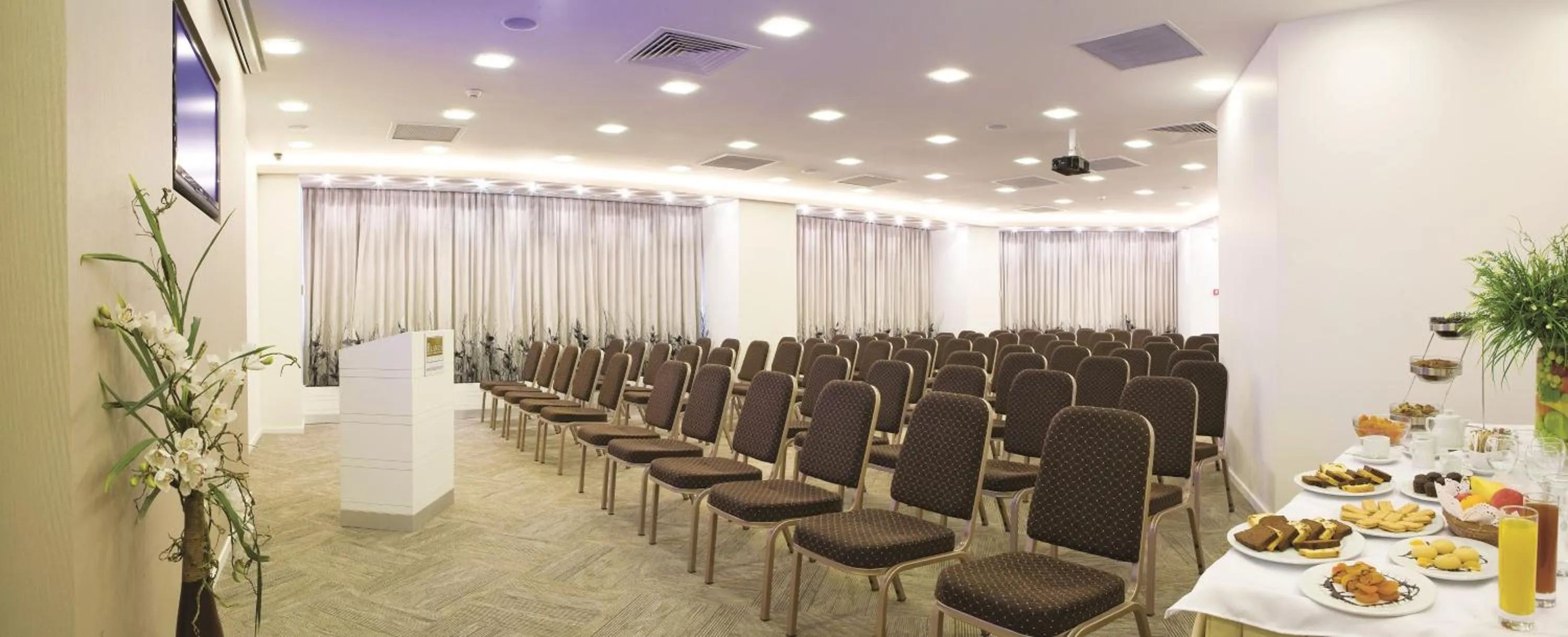 Meeting/conference room in Blanca Hotel