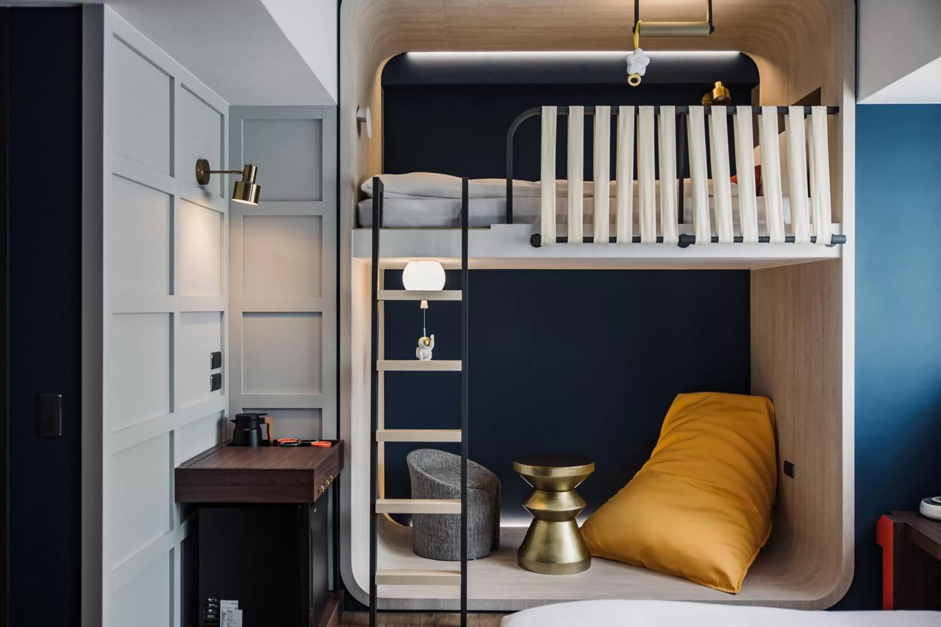 Seating area, Bed in OLAH Poshtel - Taichung Station