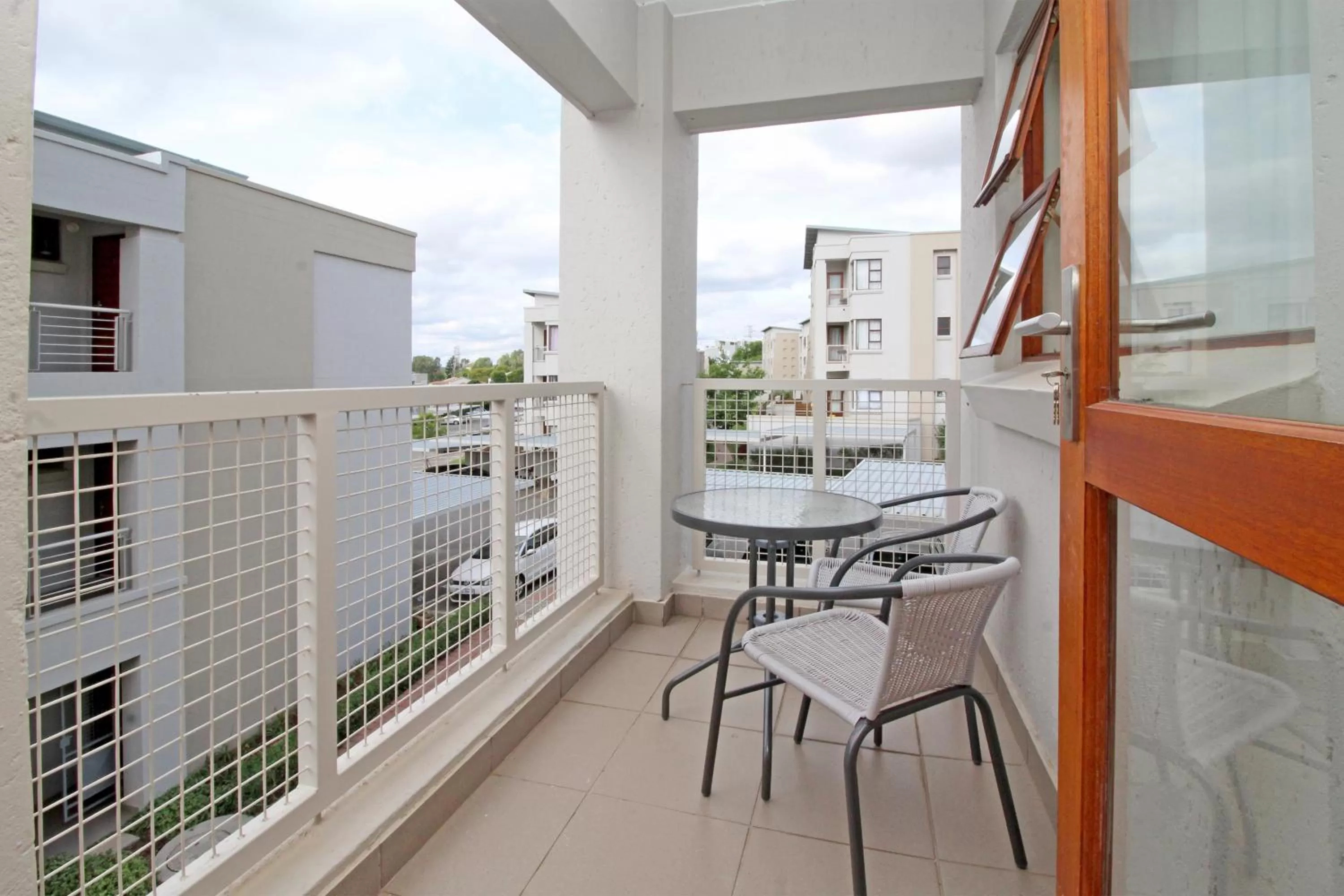 GREENWICH 2 bedroom 2 bath serv apart with 24hrs electricity