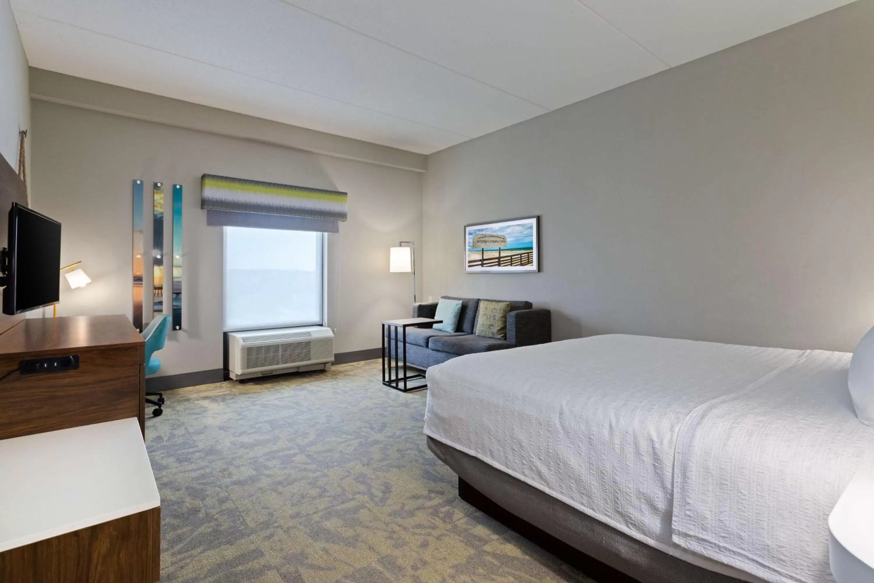 Non-Smoking Deluxe Room in Hampton Inn Jacksonville-I-295 East/Baymeadows