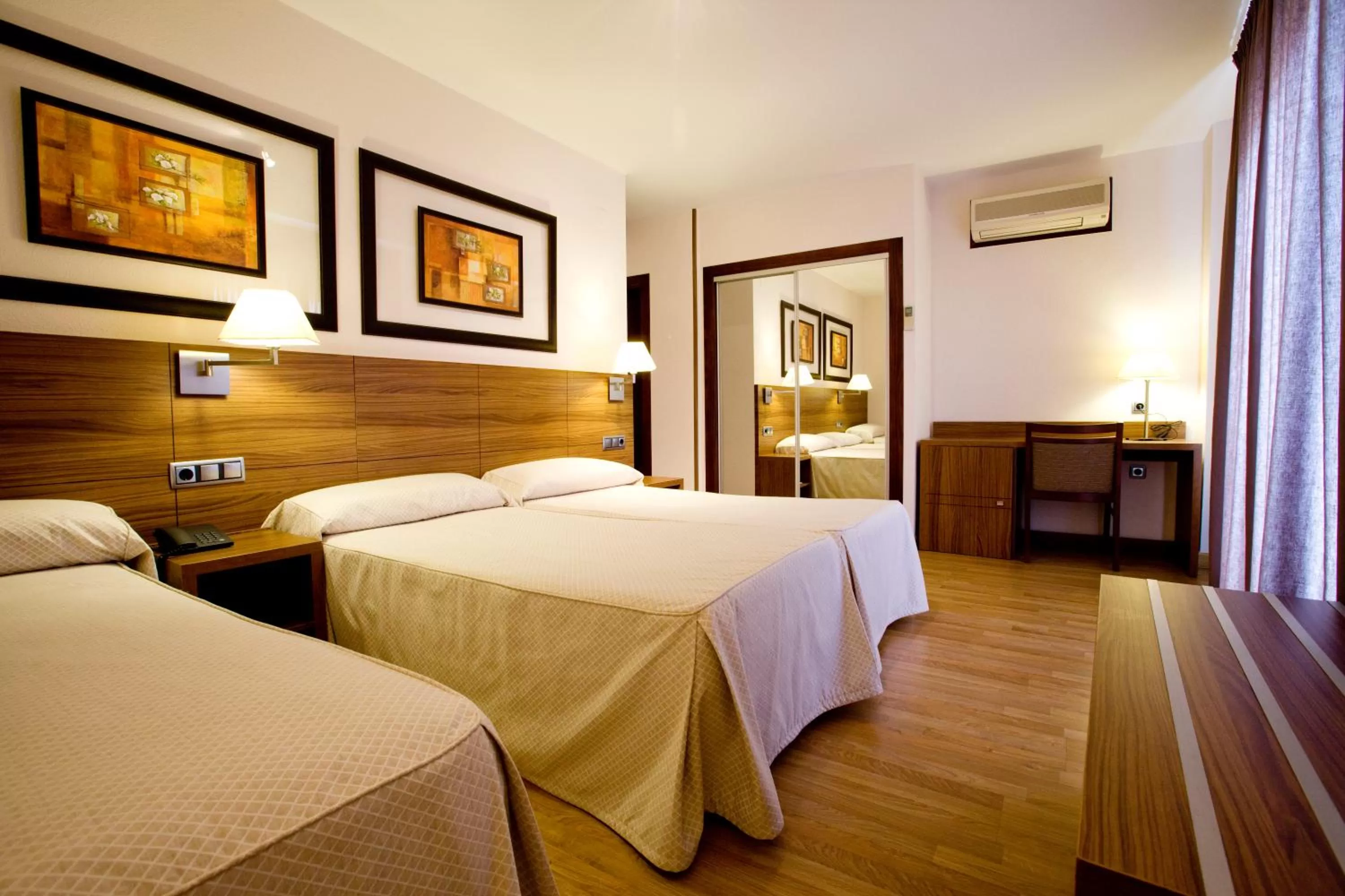 Bedroom, Bed in Hotel Cristina