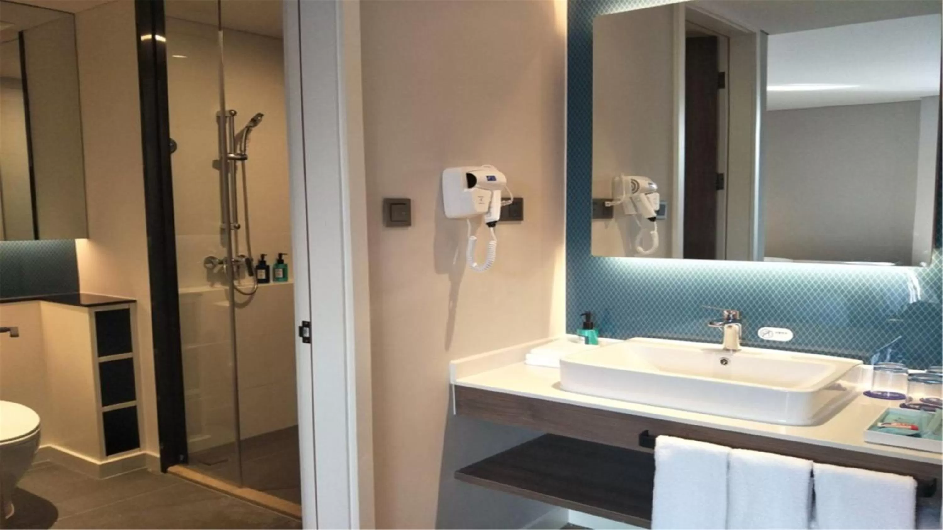 Photo of the whole room in Holiday Inn Express Guilin City Center by IHG