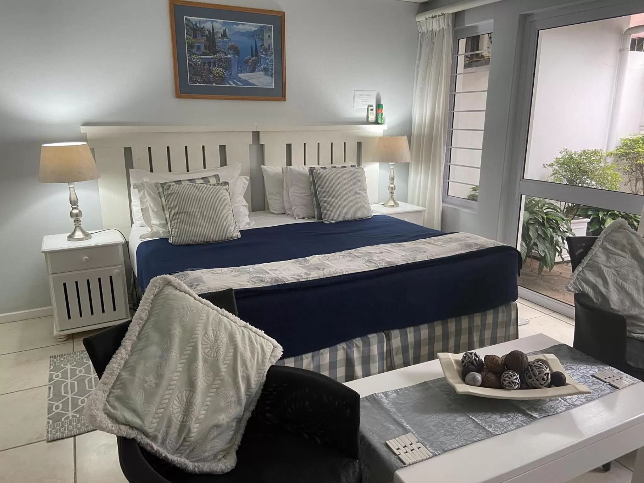 Bed in Flamingo Rocks