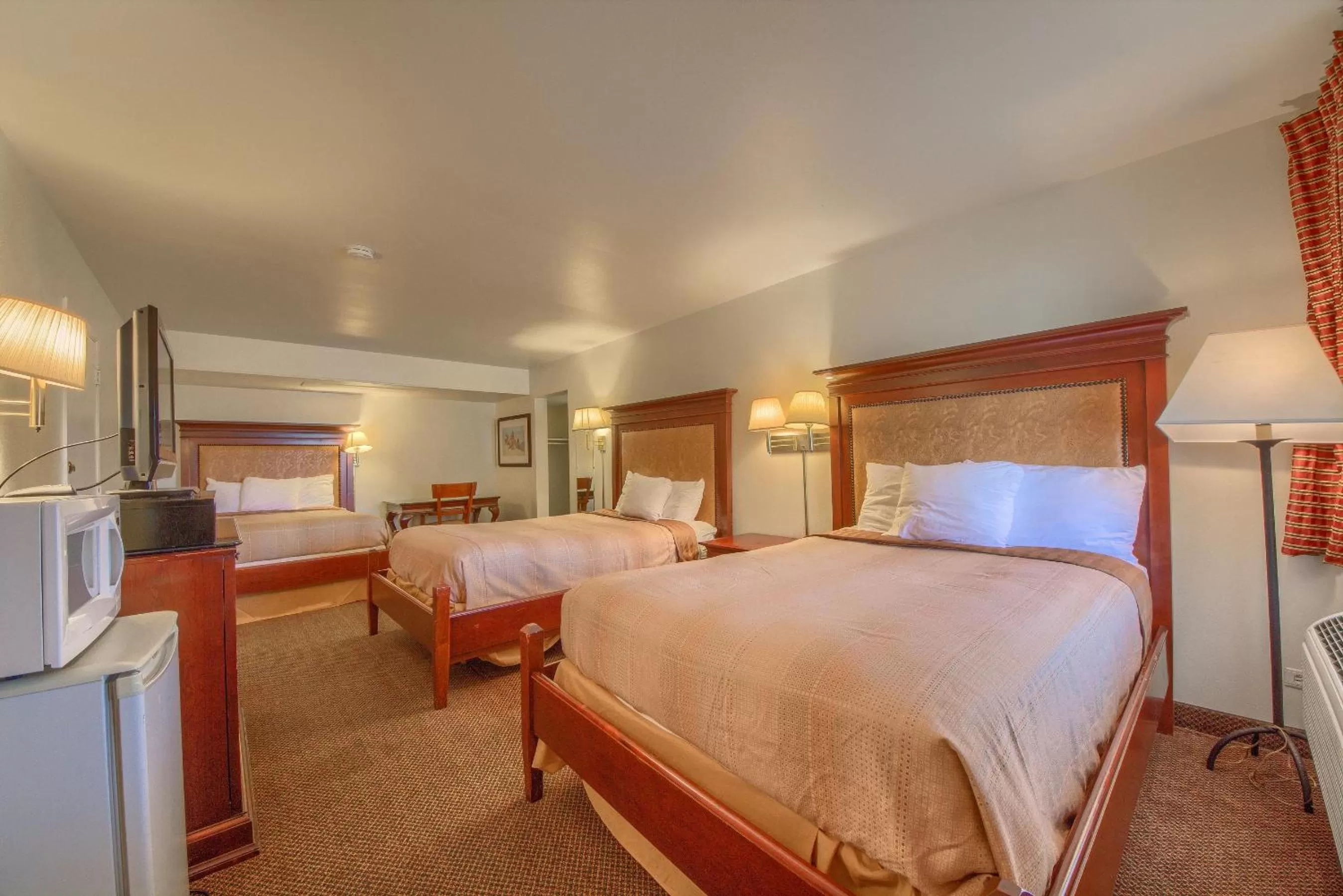 Bed in Americas Best Value Inn Uvalde