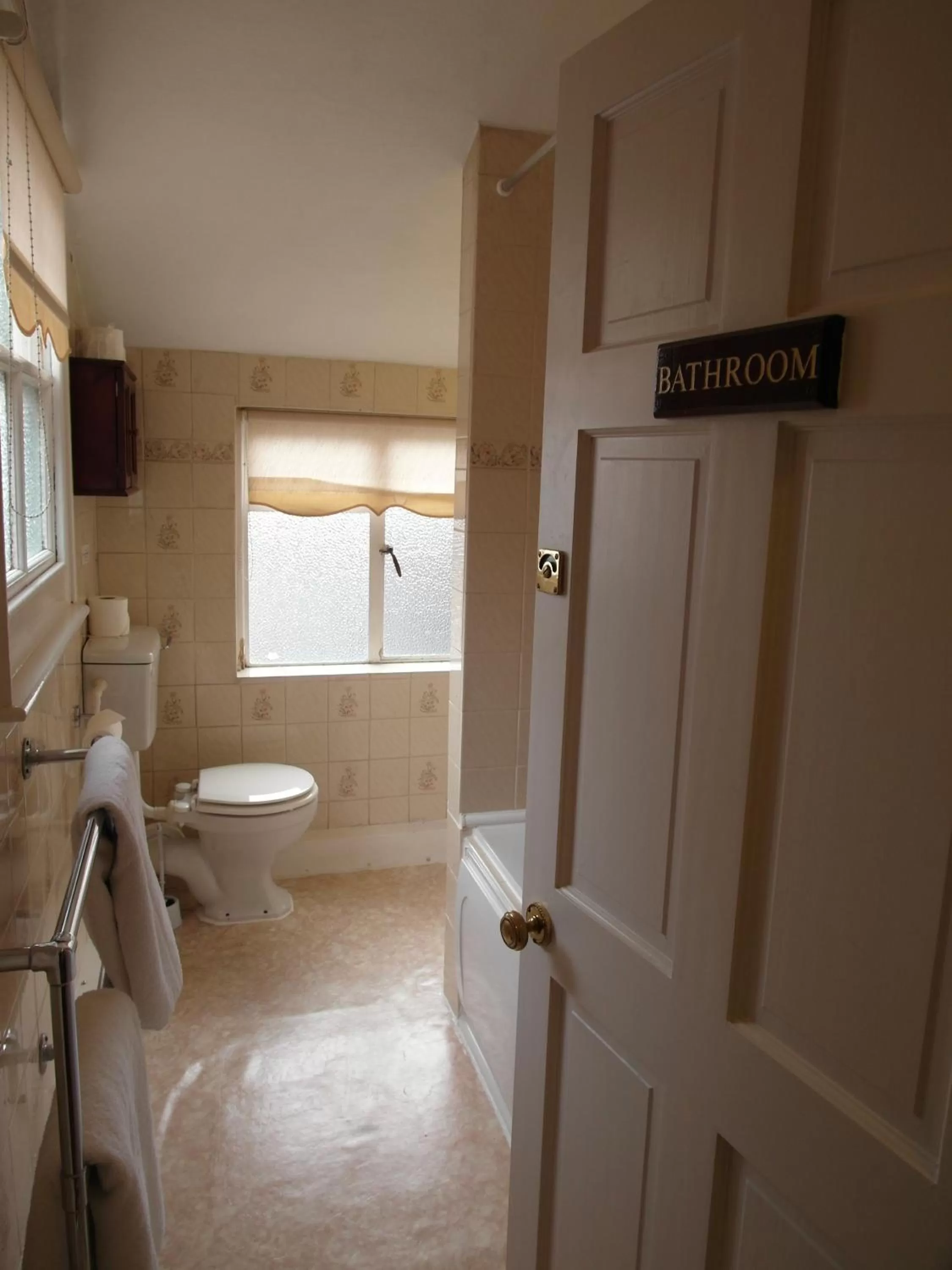 Bathroom in Best Western The George Hotel, Swaffham