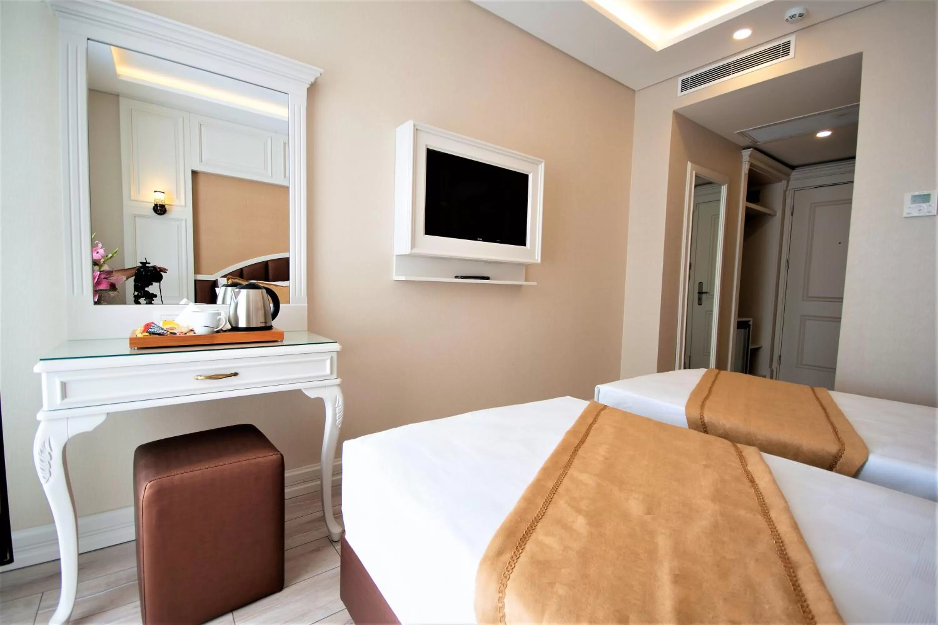 TV and multimedia, Bed in Boss Hotel Sultanahmet