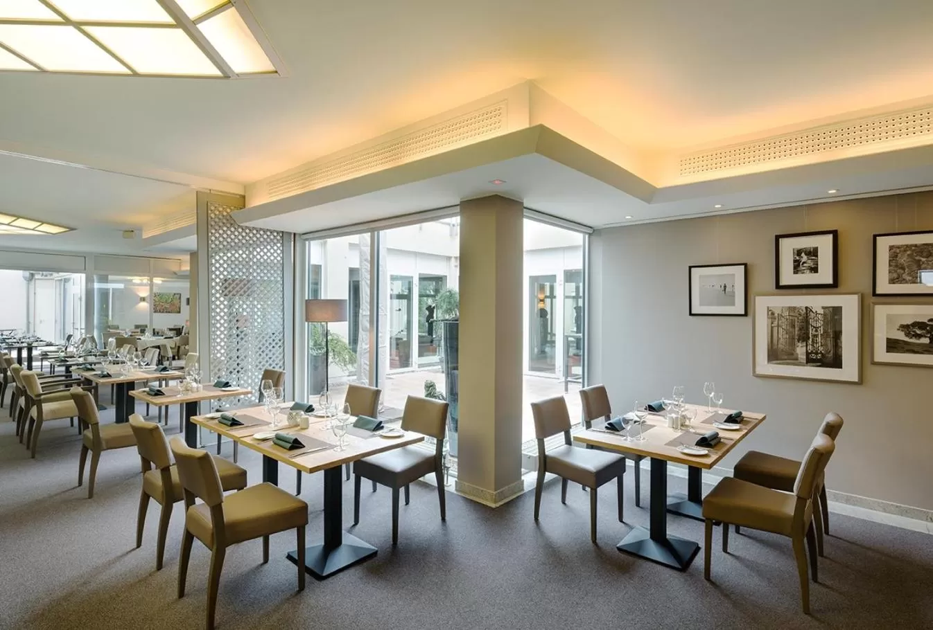 Restaurant/places to eat in Art Hotel Superior