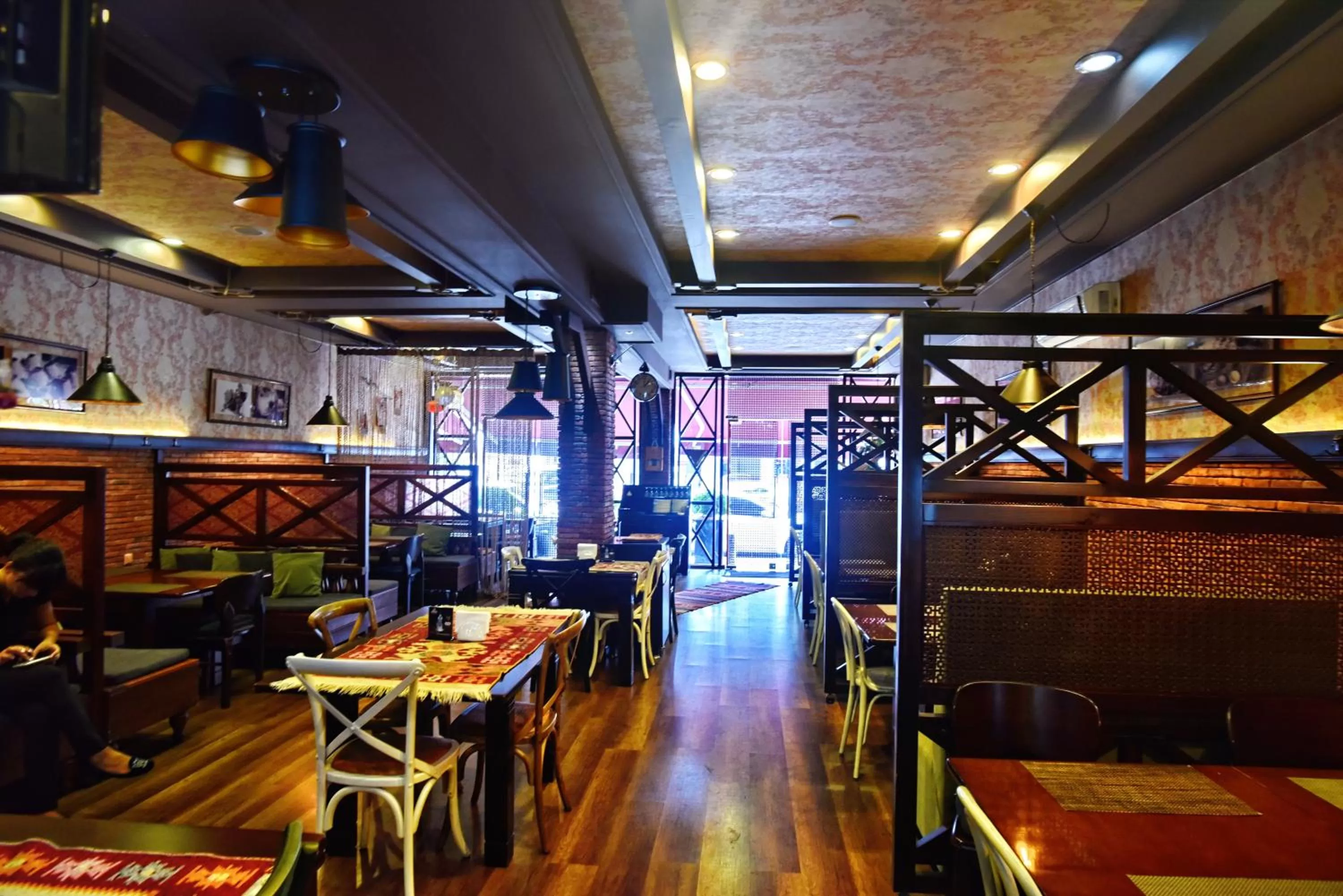 Restaurant/places to eat in Antika Hotel