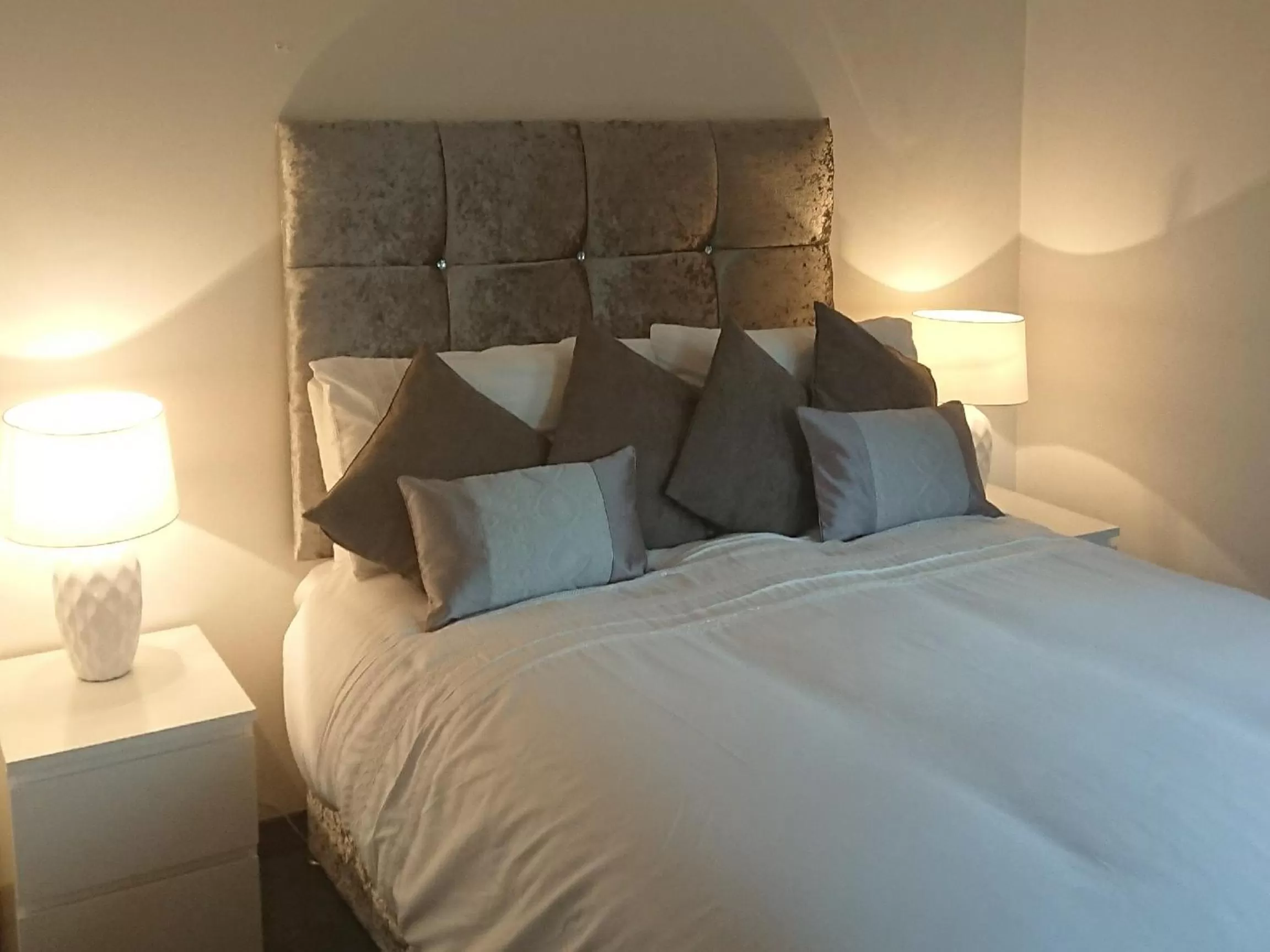 Bedroom, Bed in Glenfern Guest House and a separate Cottage with its own private hot tub