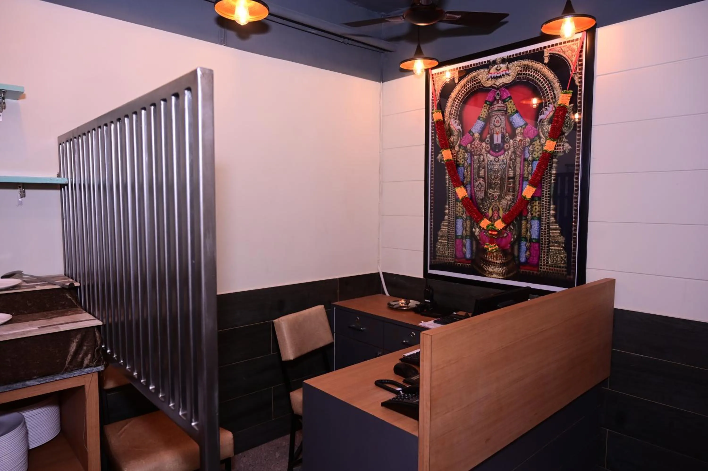 Restaurant/places to eat in Hotel Dolphin International