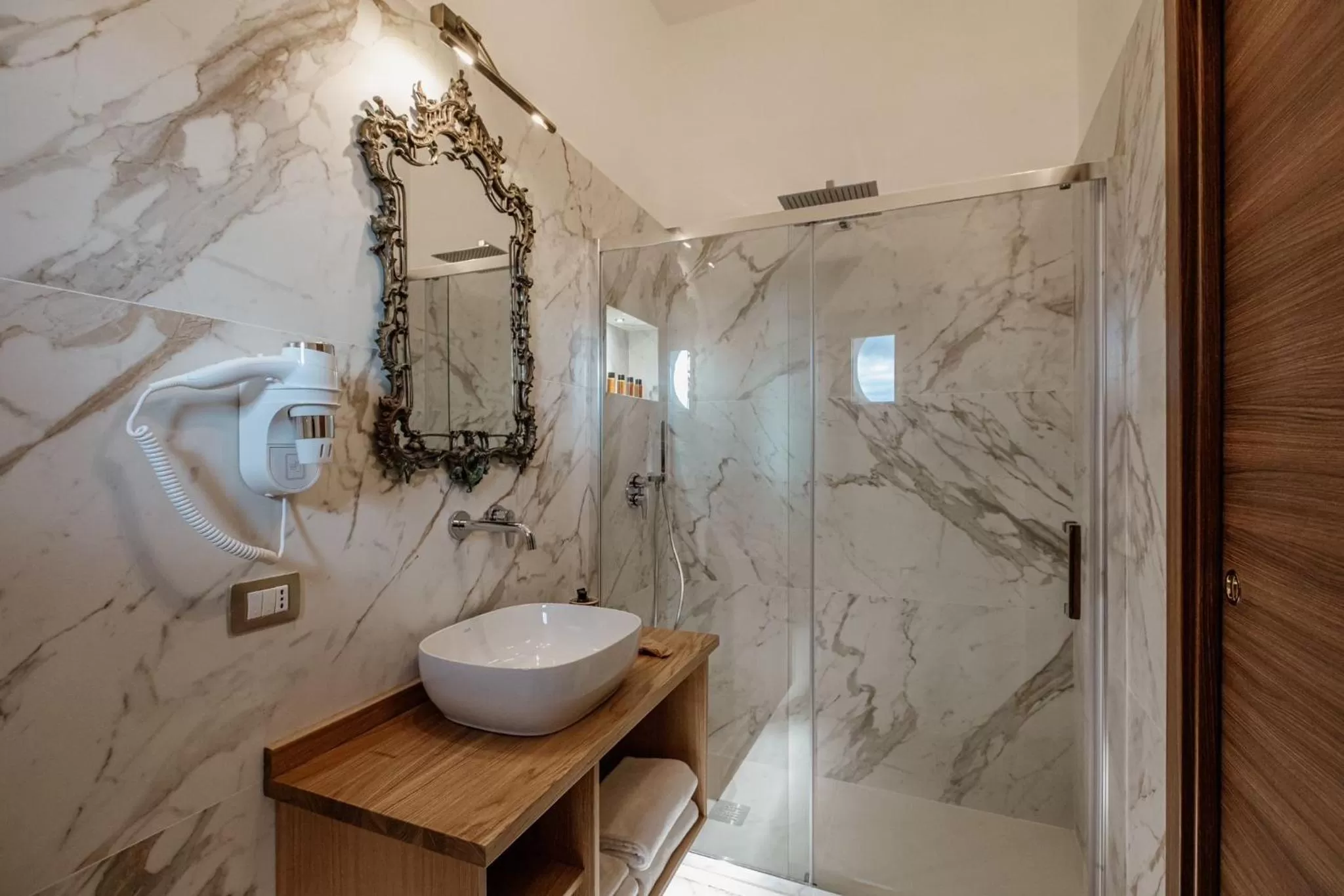 Shower in Palazzo Giunta - Porta Marina Ortigia