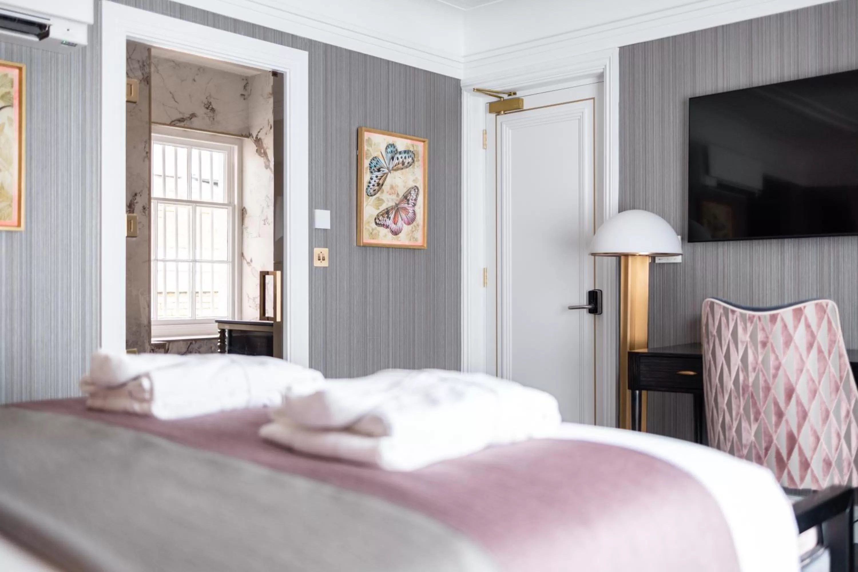 Bedroom, Bed in No.4 Carlton