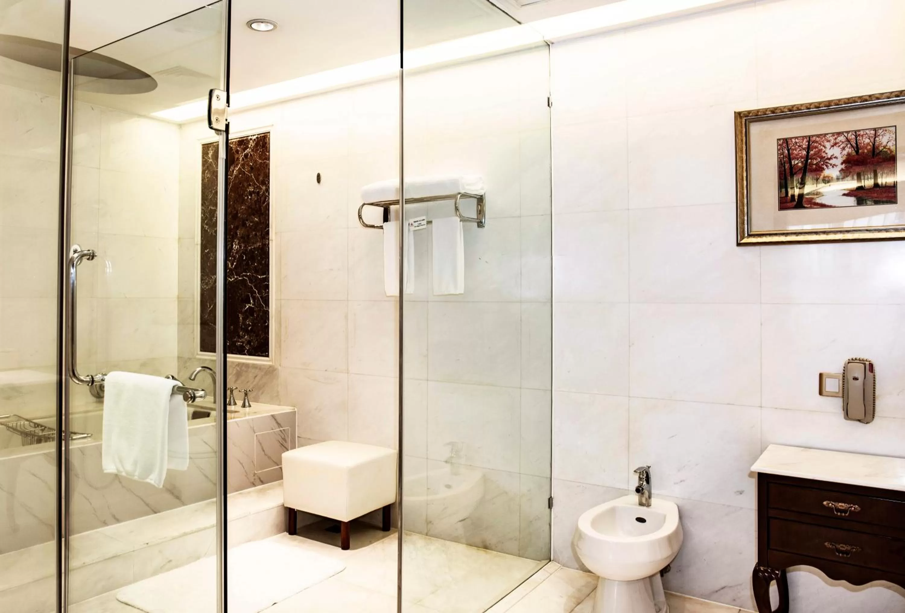 Bathroom in Crowne Plaza Hotel & Suites Landmark Shenzhen by IHG