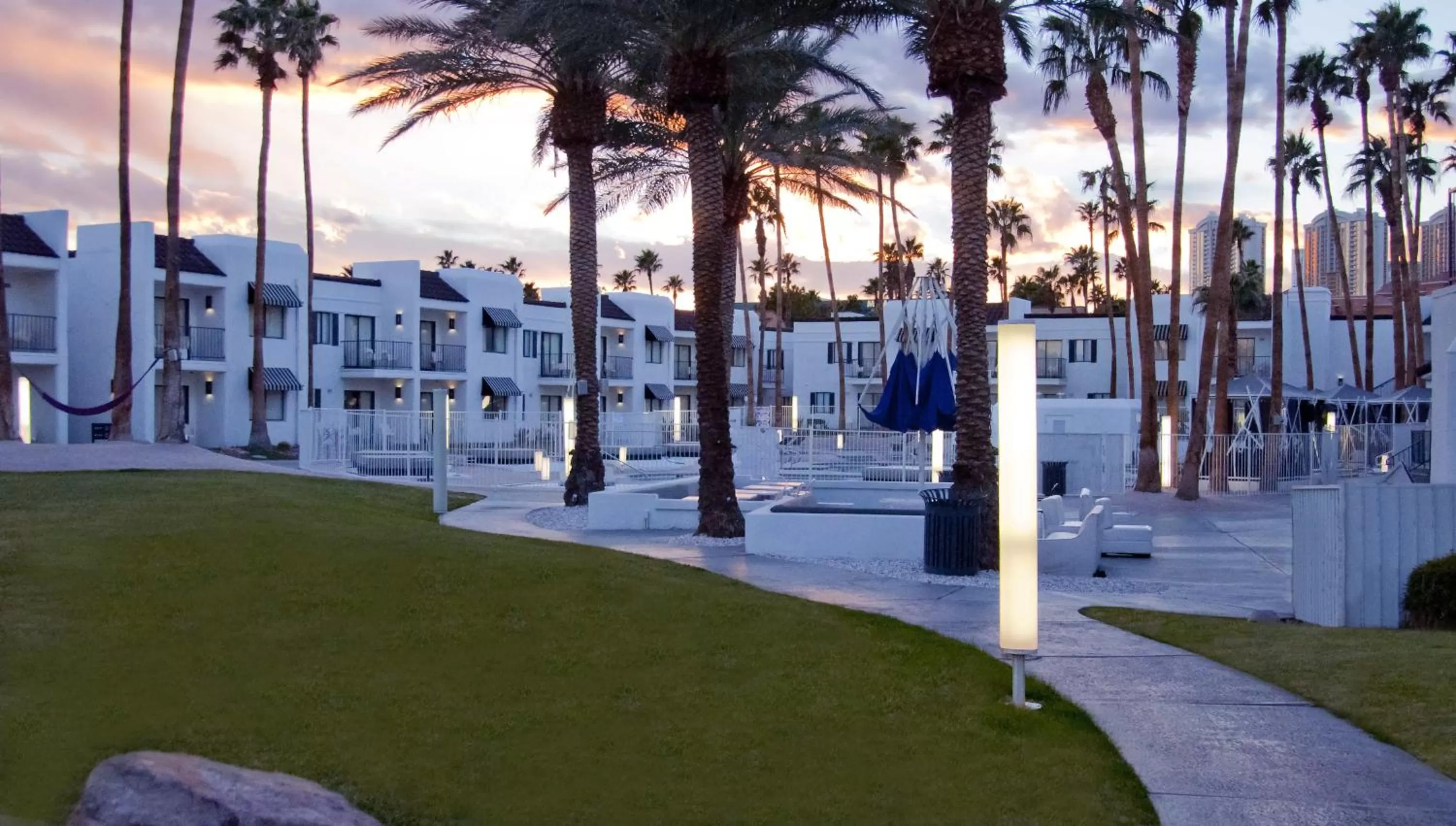 Swimming pool in Serene Vegas Boutique Hotel Las Vegas