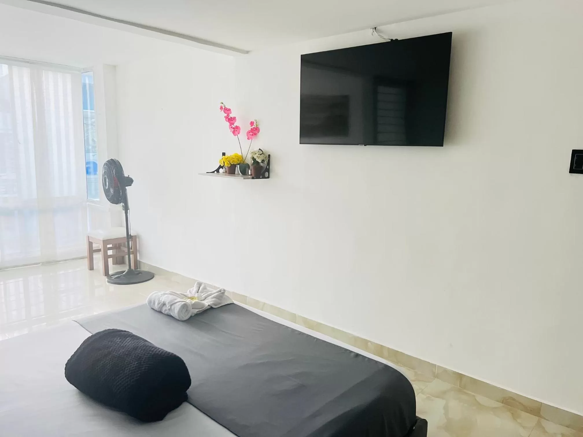 Photo of the whole room, Bed in La Forêt de Café Hotel