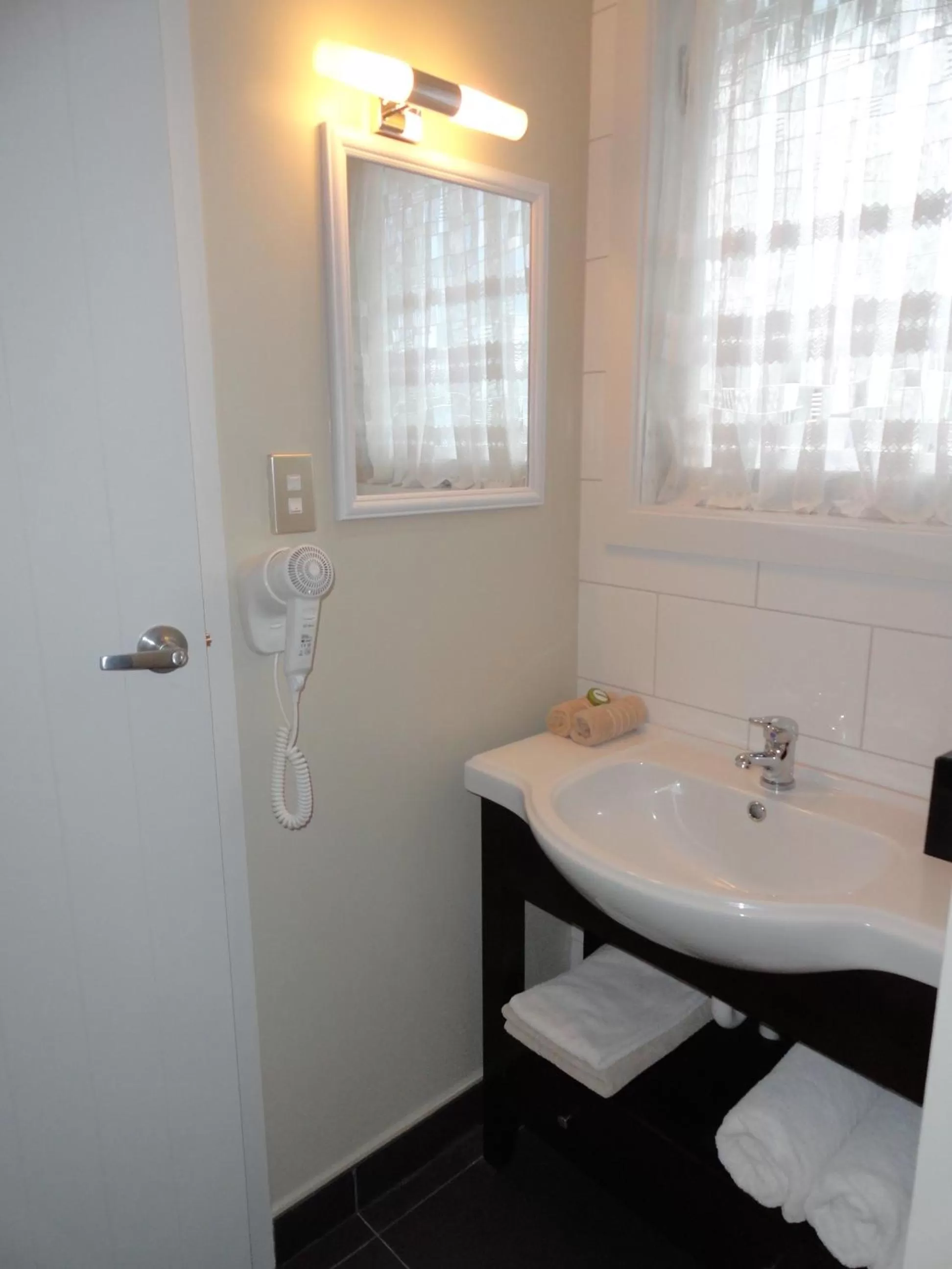 Toilet in Aarburg Airport Motel