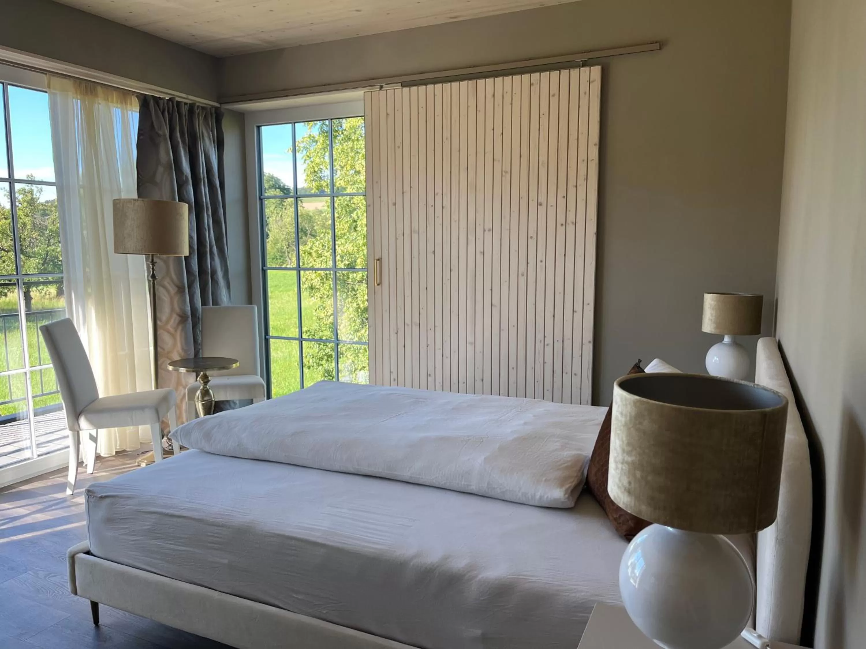 Bed in Landcafe mit Mini Hotel