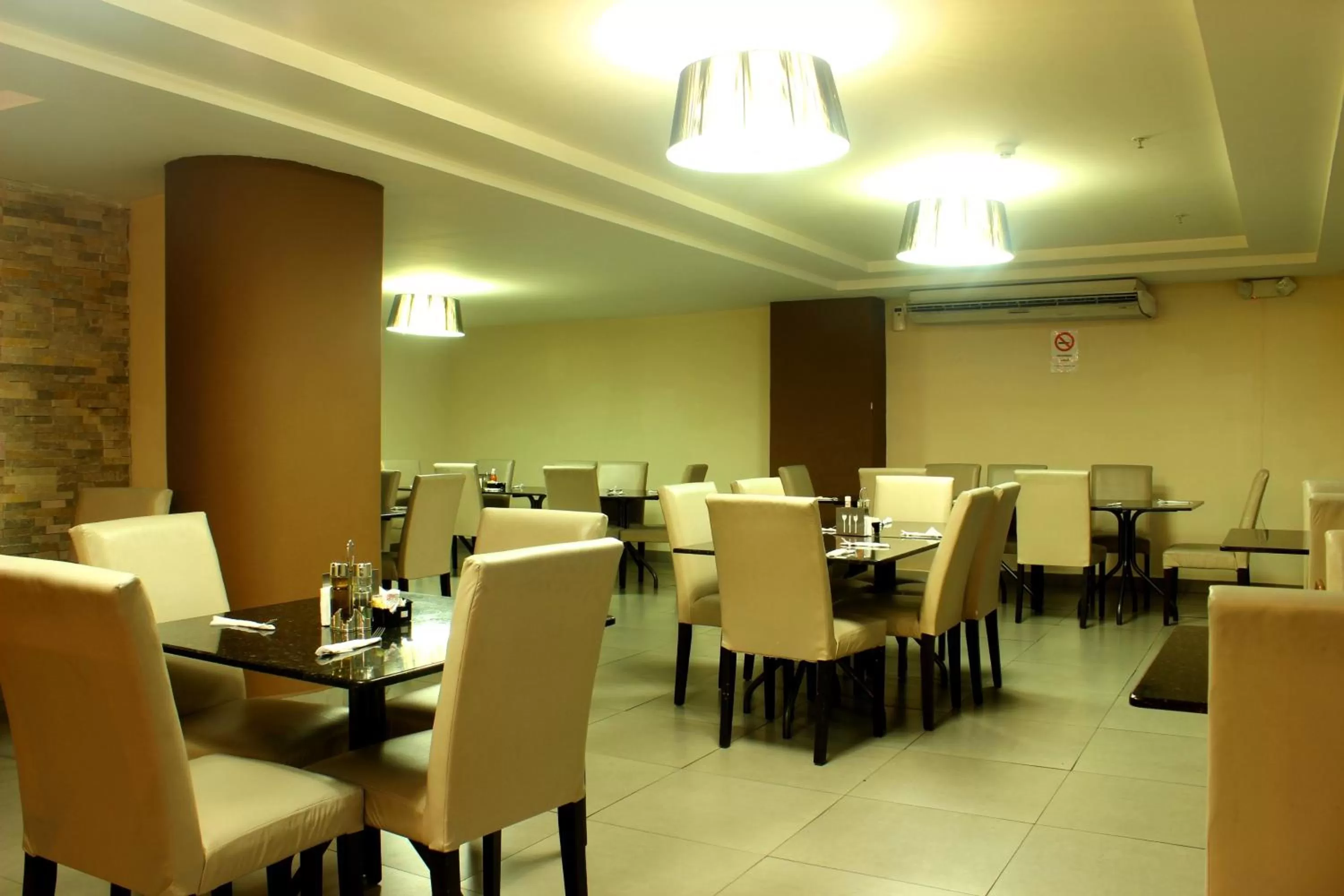 Restaurant/places to eat in Hotel Terranova