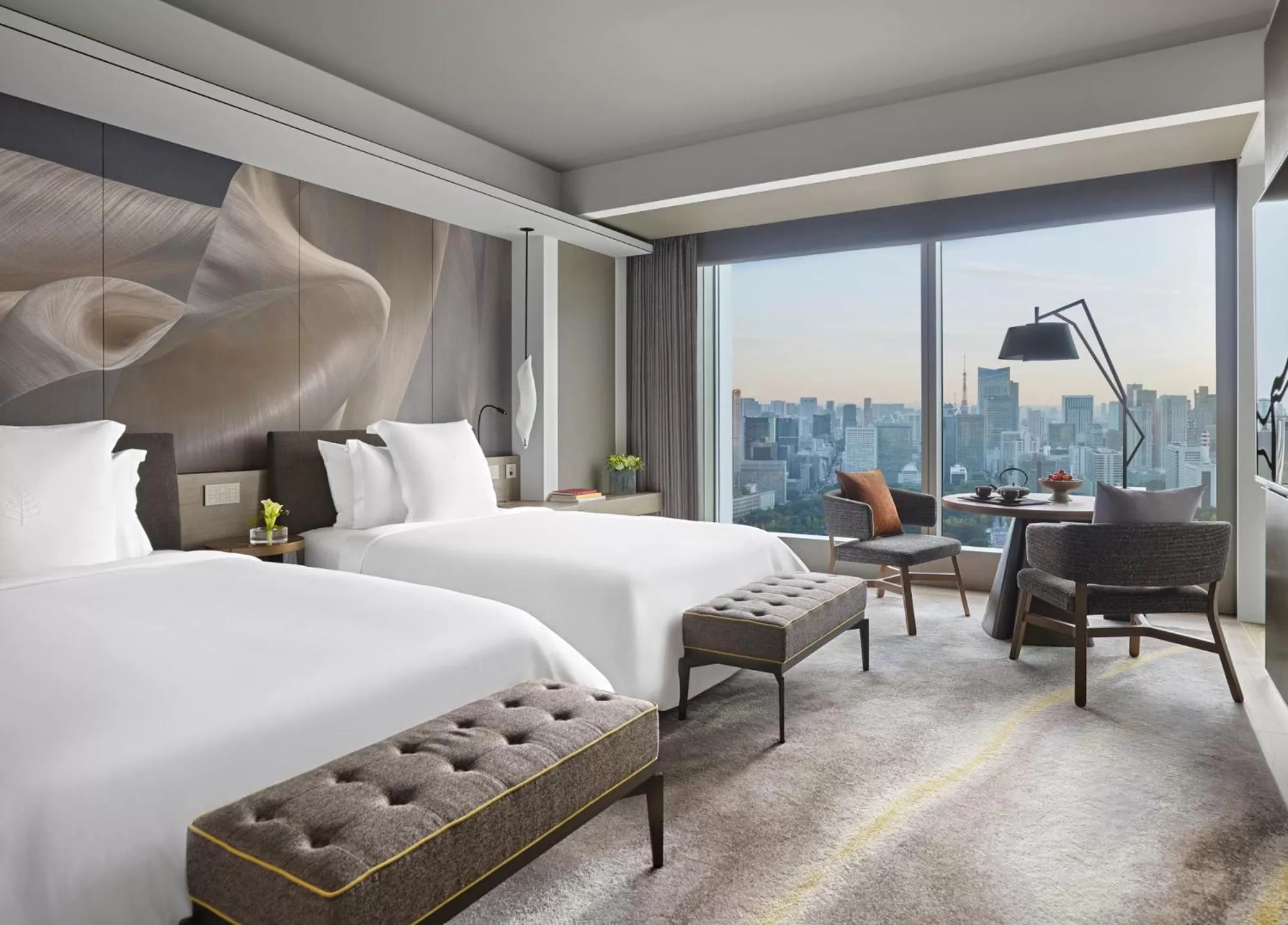Bedroom in Four Seasons Hotel Tokyo at Otemachi
