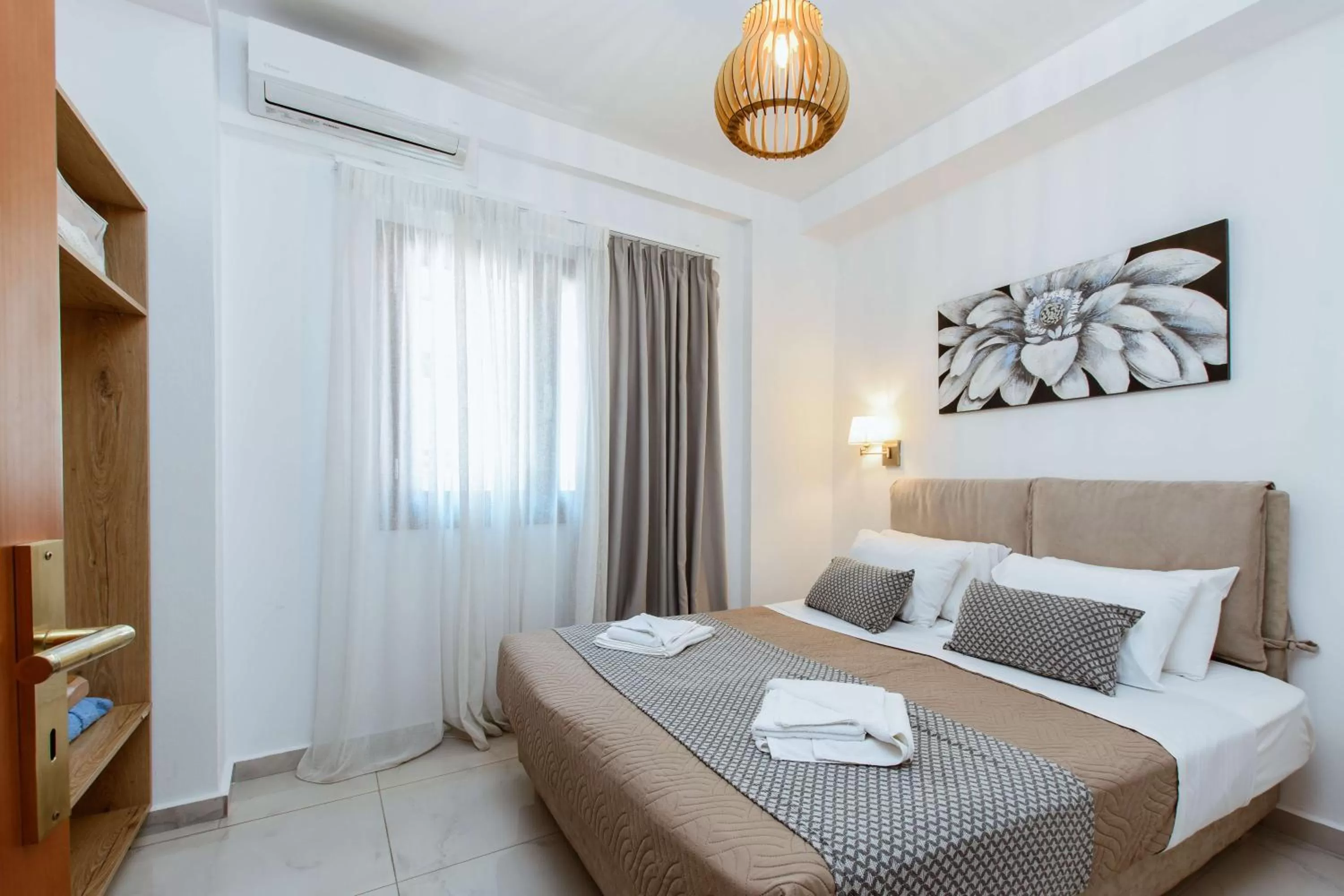 Bed in Deluxe Suites