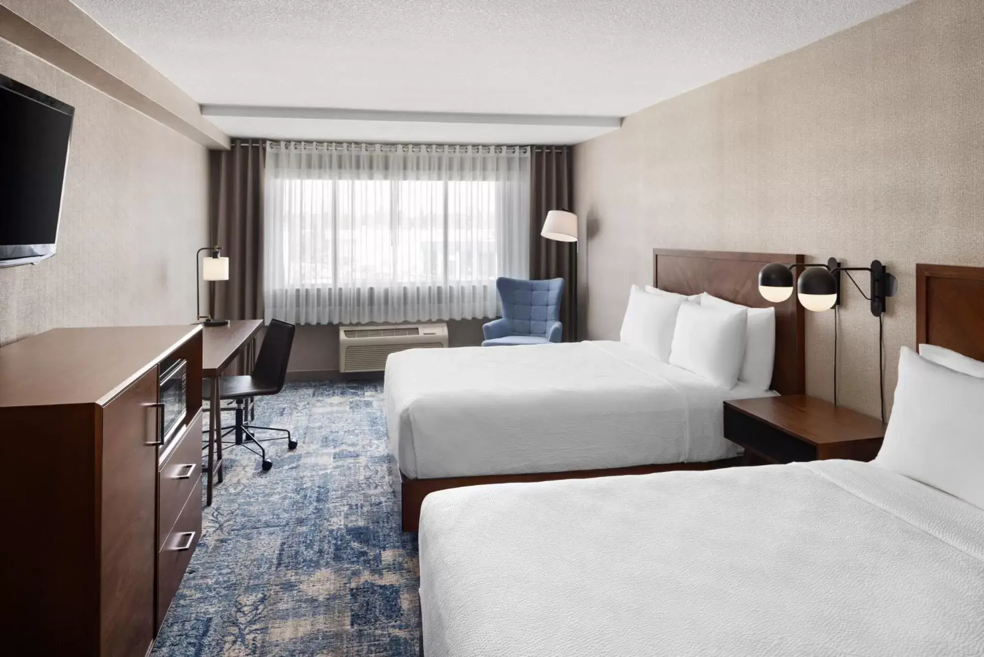 Guest room, 2 Queen in Four Points by Sheraton Edmonton South Guest room, 2 Queen in Four Points by Sheraton Edmonton South