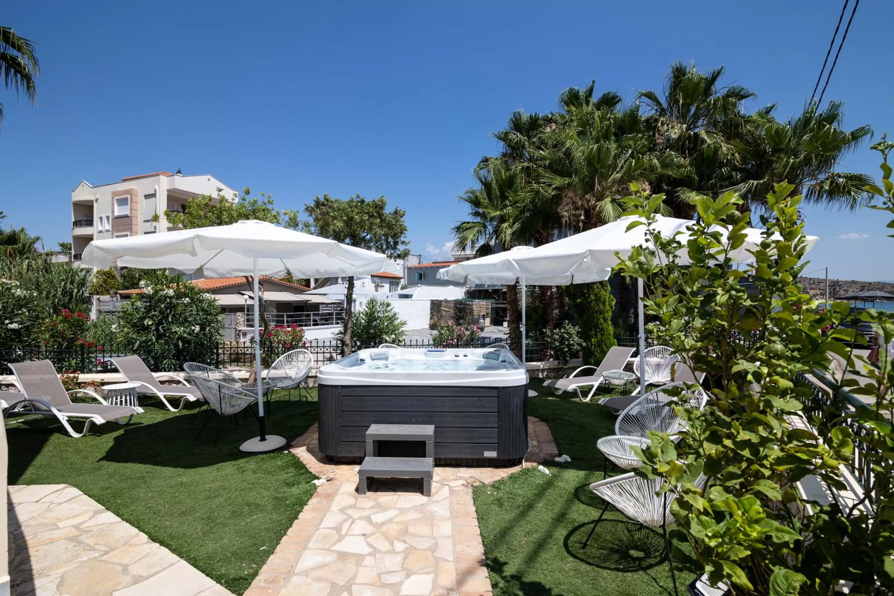 Hot Tub in Votsalakia Hotel & Luxury Apartments