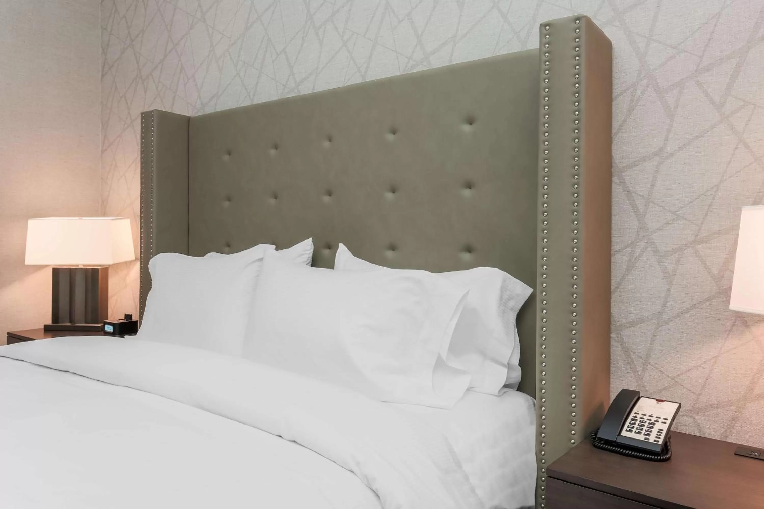 Bed in DoubleTree by Hilton Evansville