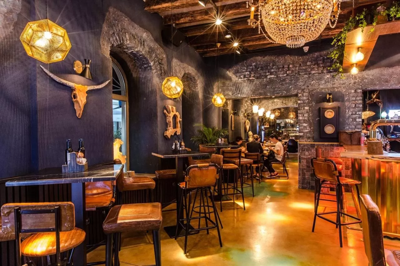 Restaurant/places to eat in ACSA INN