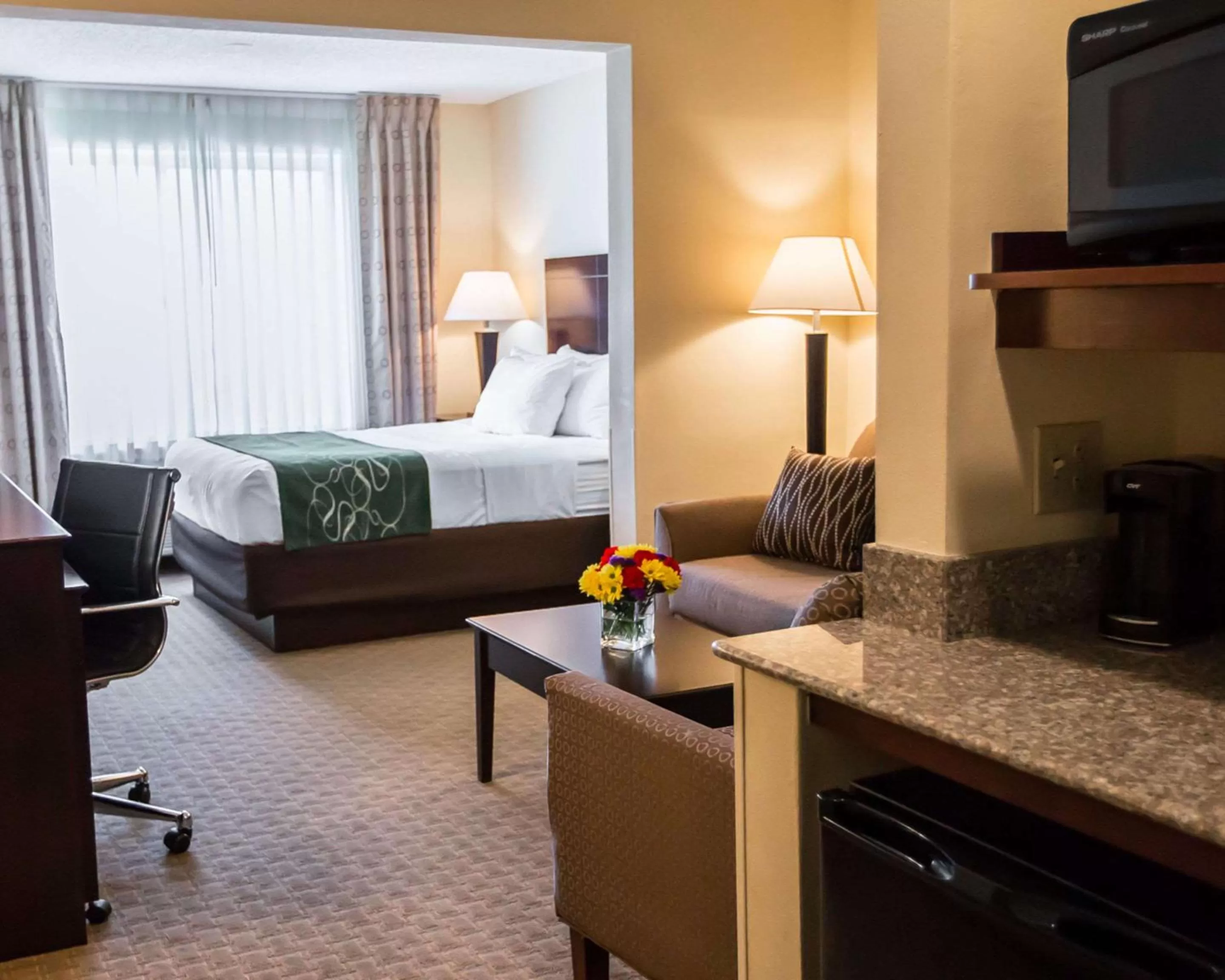 Photo of the whole room, Bed in Comfort Suites University Area Notre Dame-South Bend