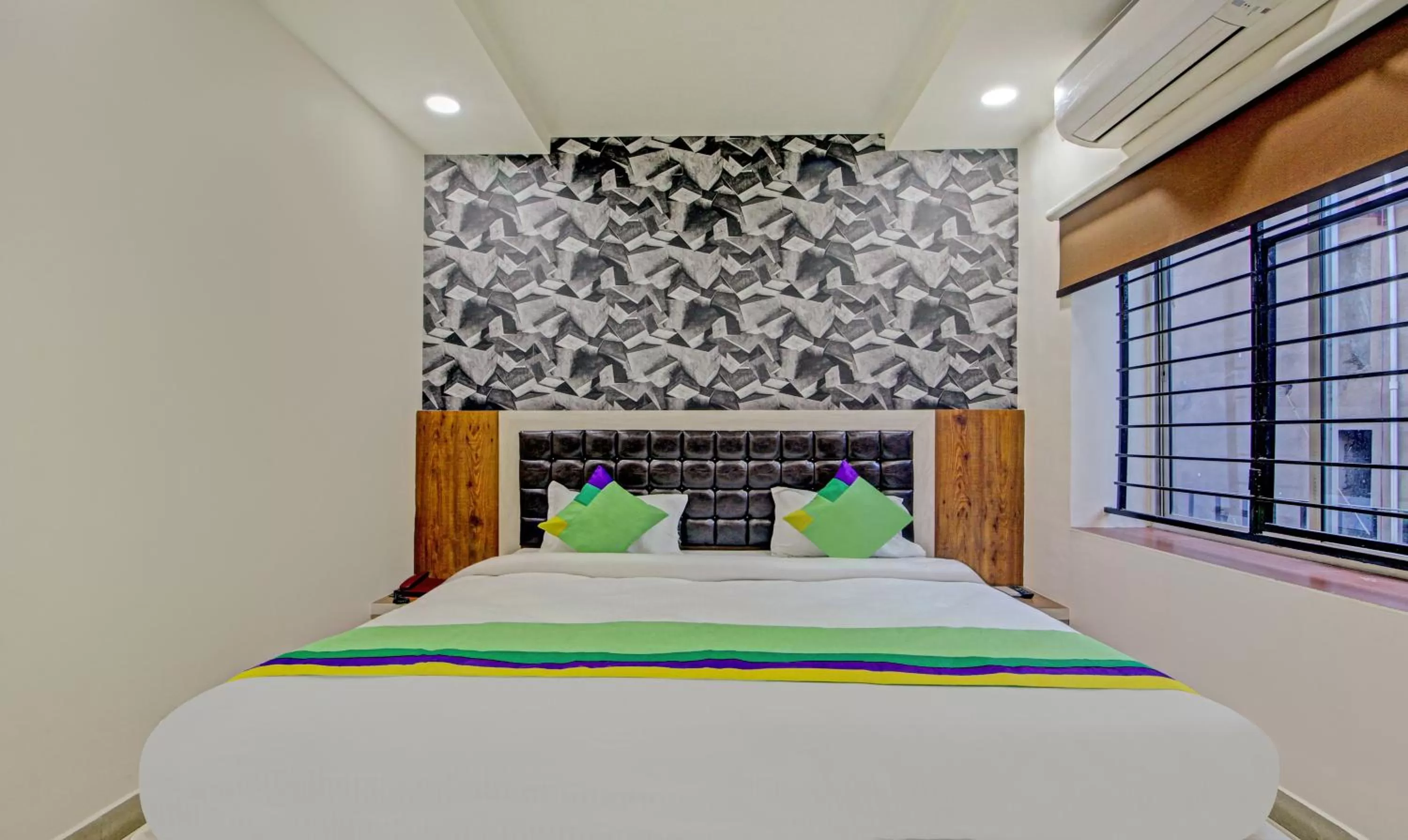 Bedroom, Bed in Treebo Golden Heights