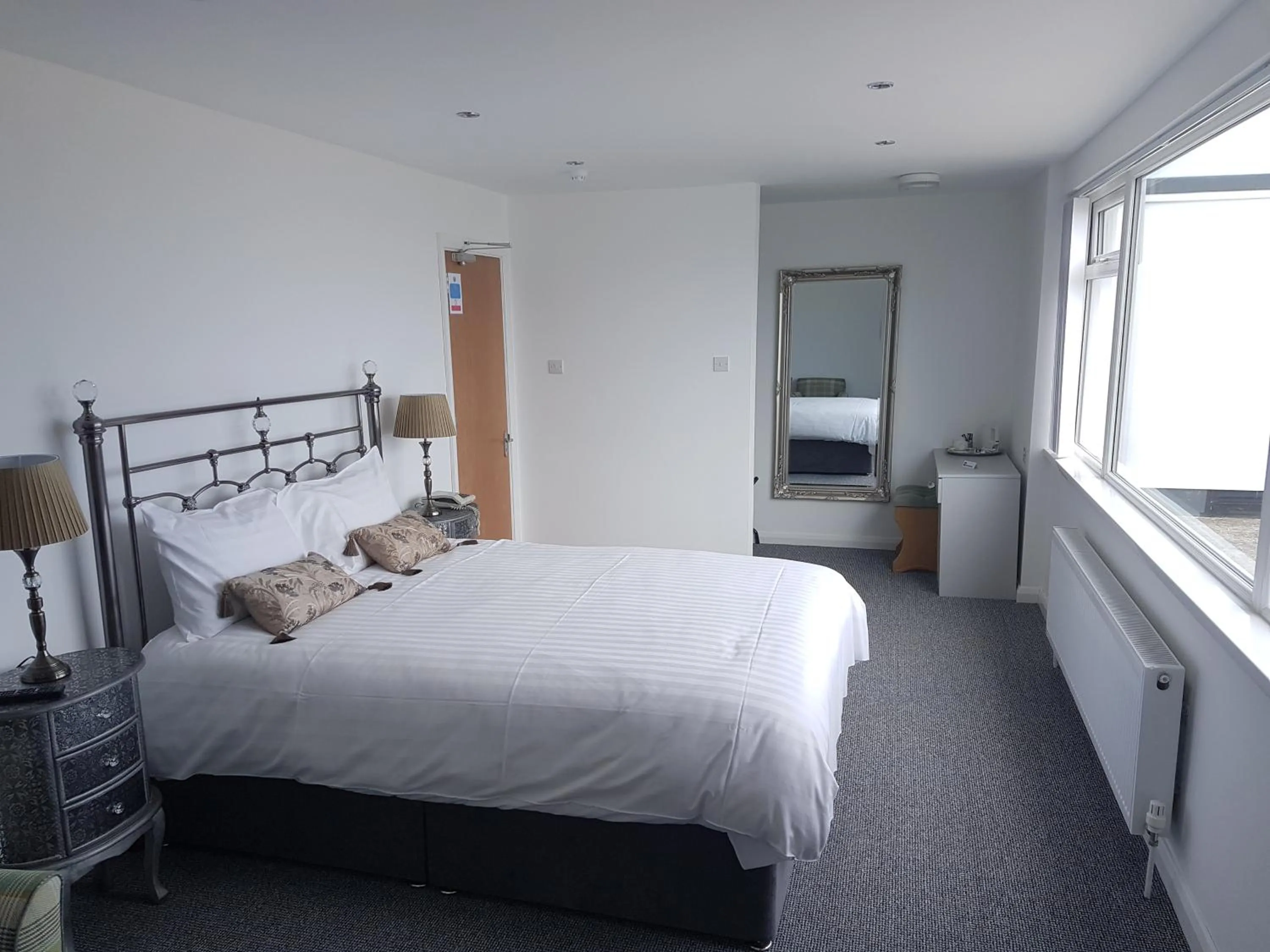 Bedroom, Bed in Halfway House Hotel