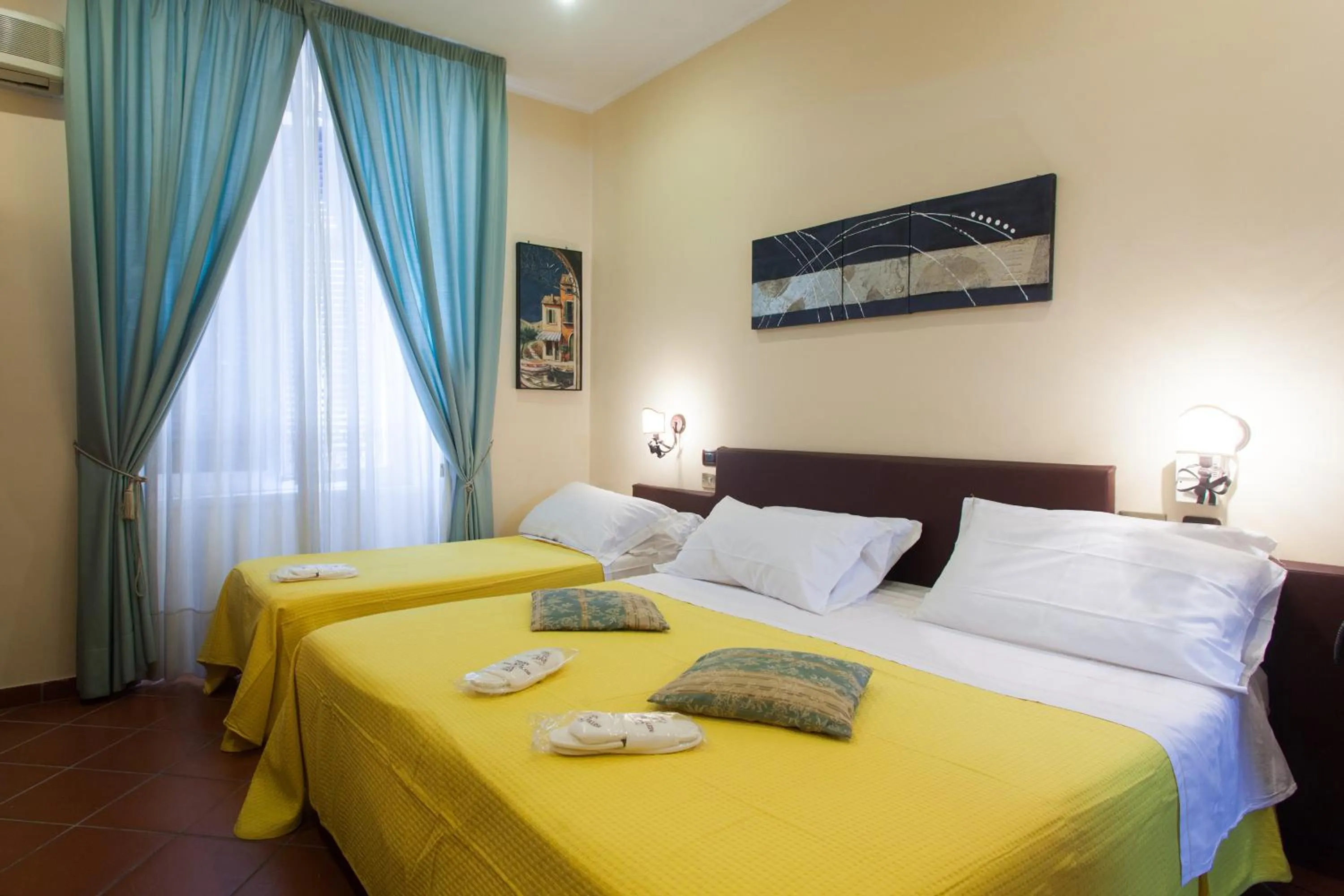 Photo of the whole room, Bed in Hotel Toledo