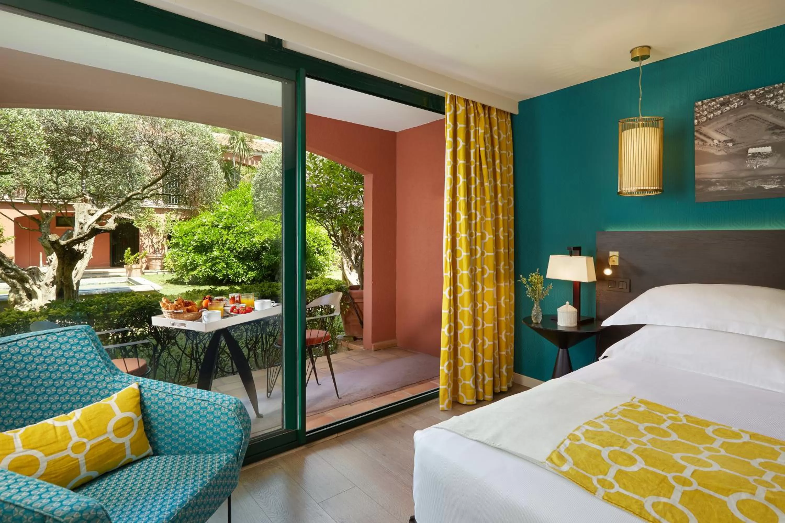 Patio, Bed in Villa Duflot Hôtel & Spa Perpignan