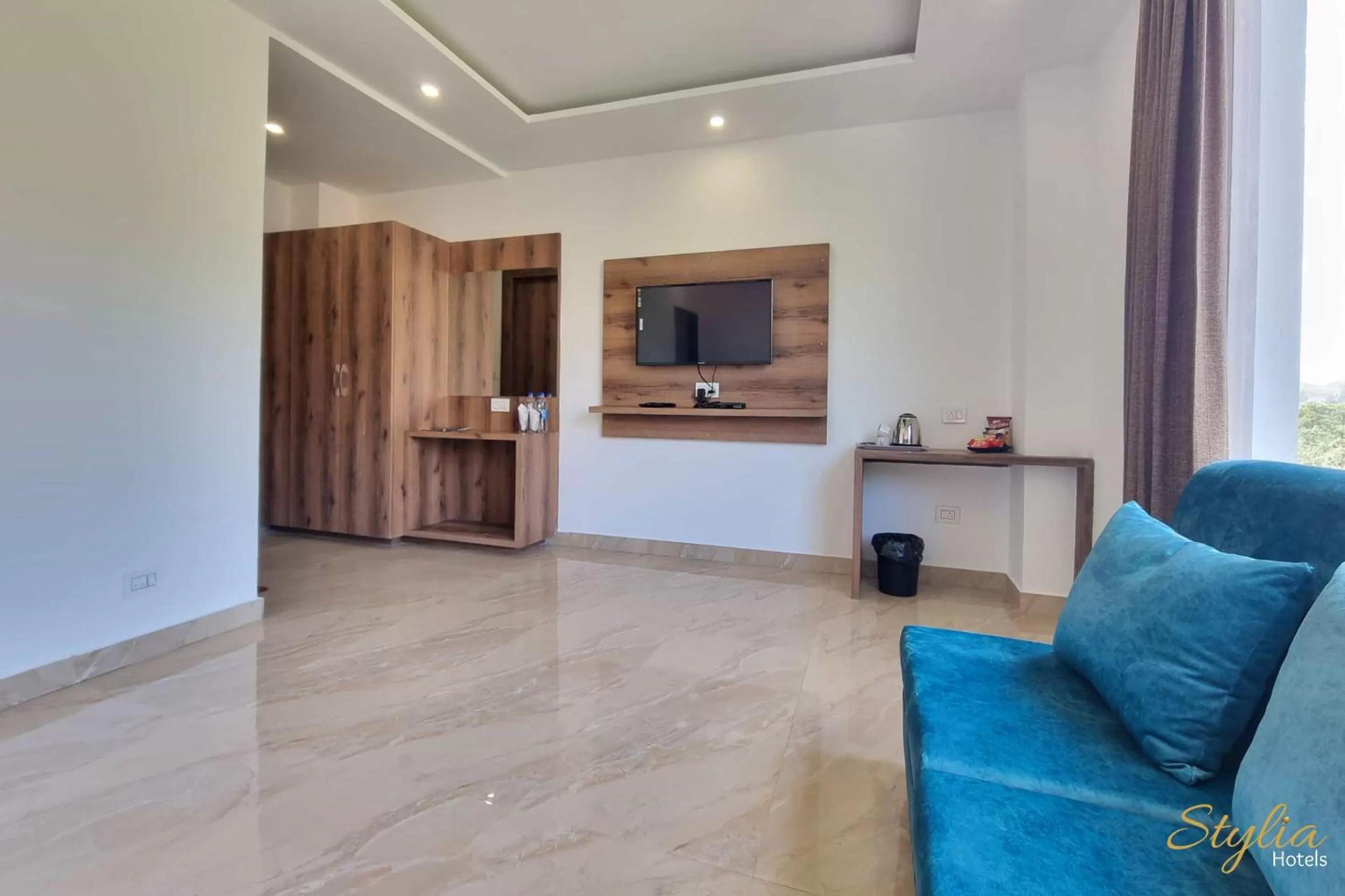 Seating area, Kitchen/Kitchenette in Moon Glade By Stylia Hotels